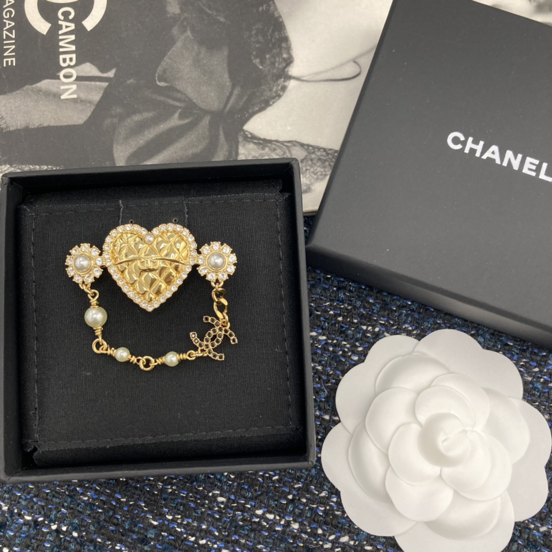 Bagsaaa Ch**el Brooch 03