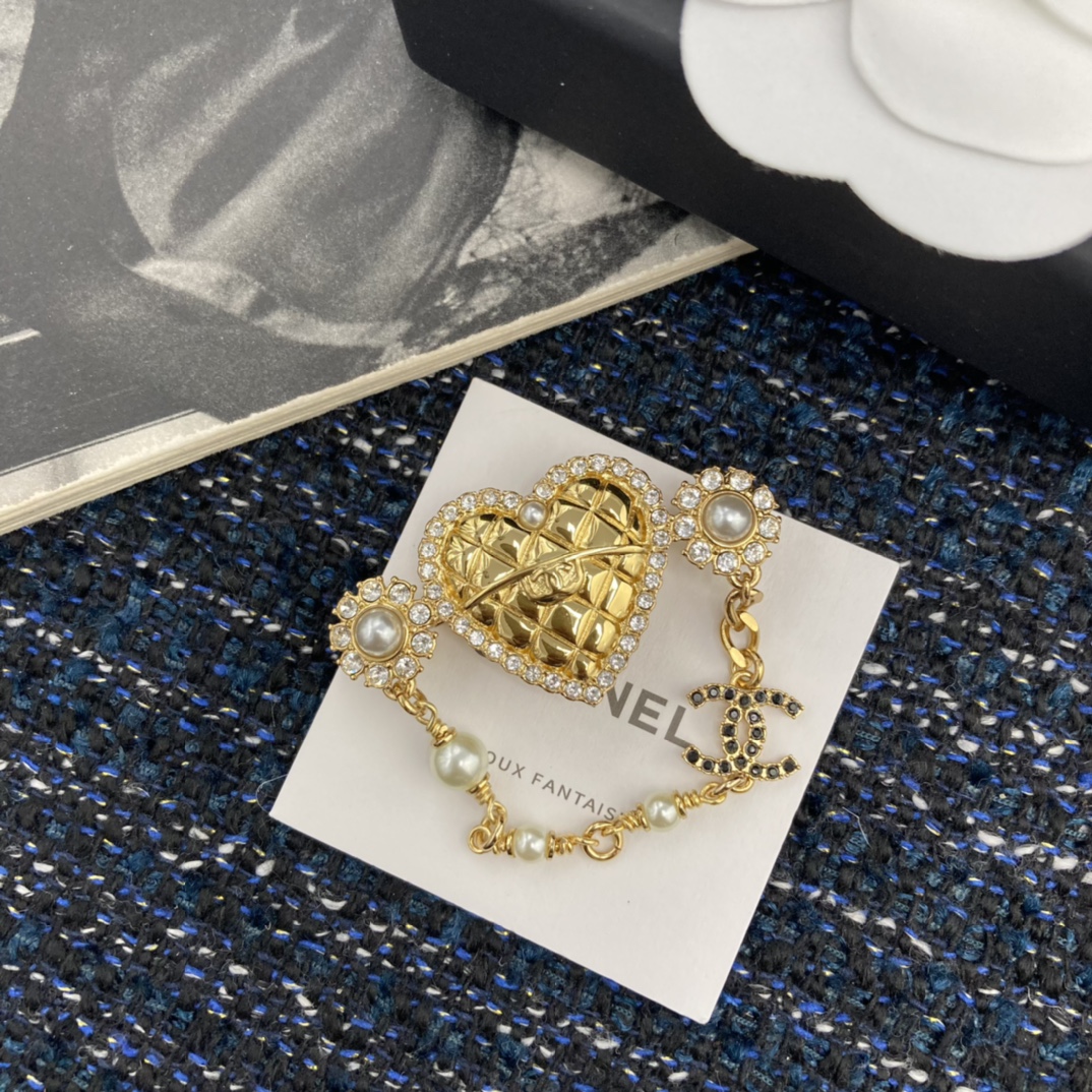 Bagsaaa Ch**el Brooch 03
