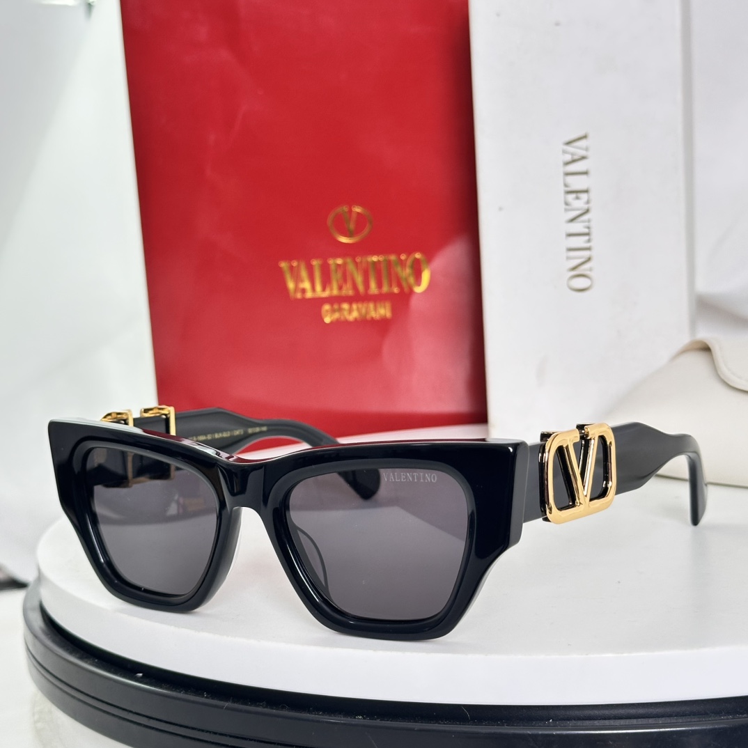 Bagsaaa Va1e*ntin0 Sunglasses 01