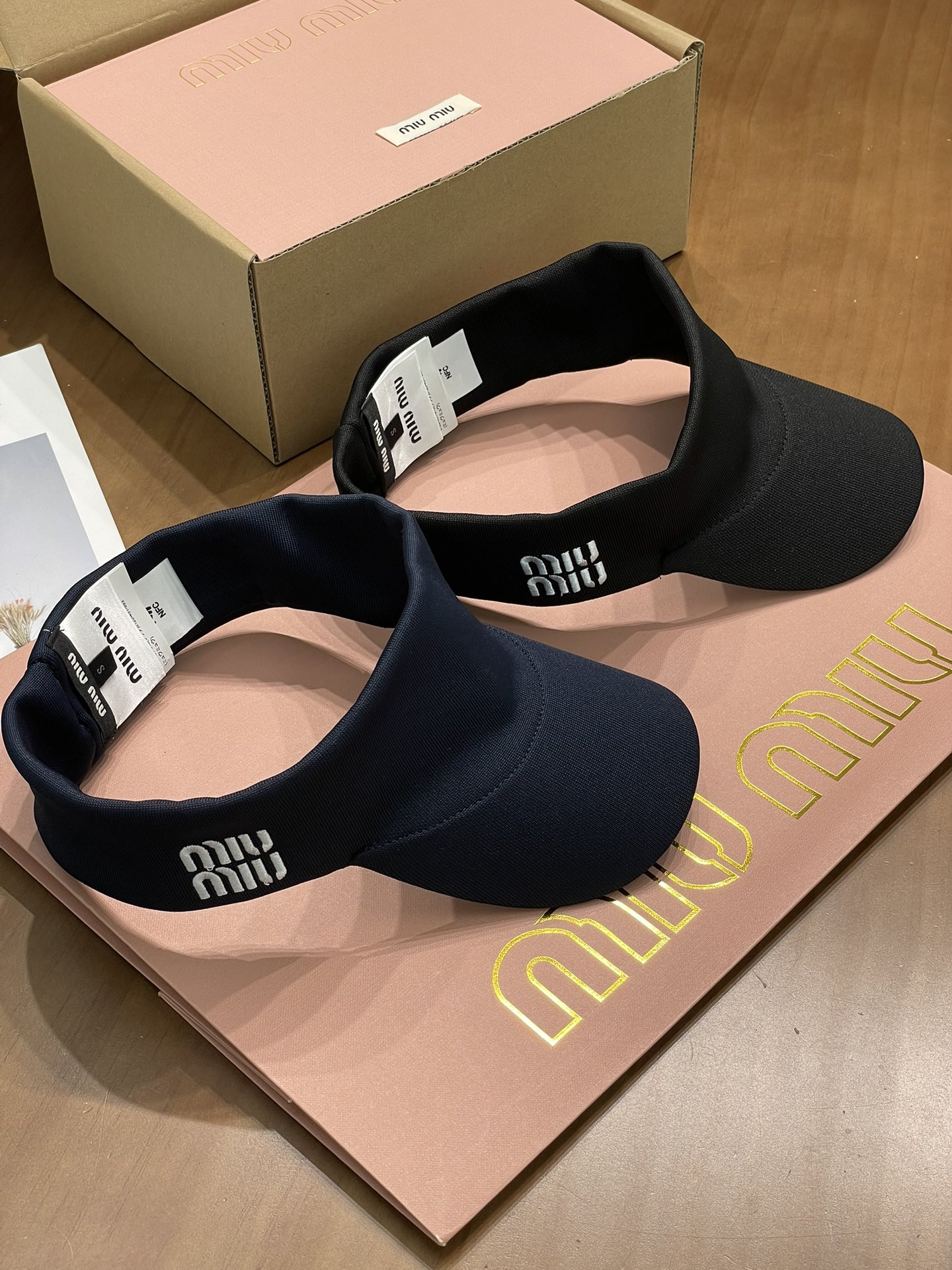 Bagsaaa Miu Miu visor hat