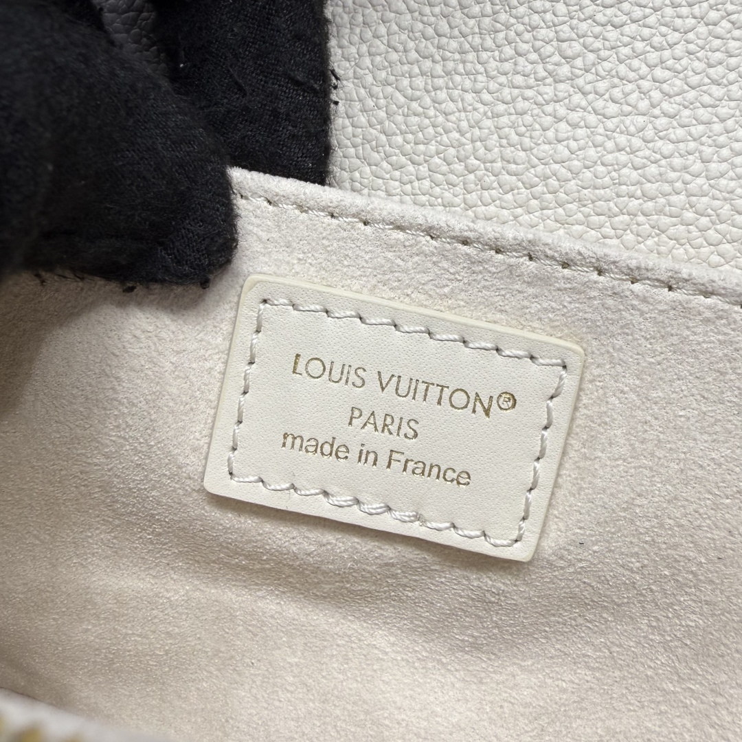 Bagsaaa LV M25682 Pochette Métis East West Dream Cream - 21.5cm