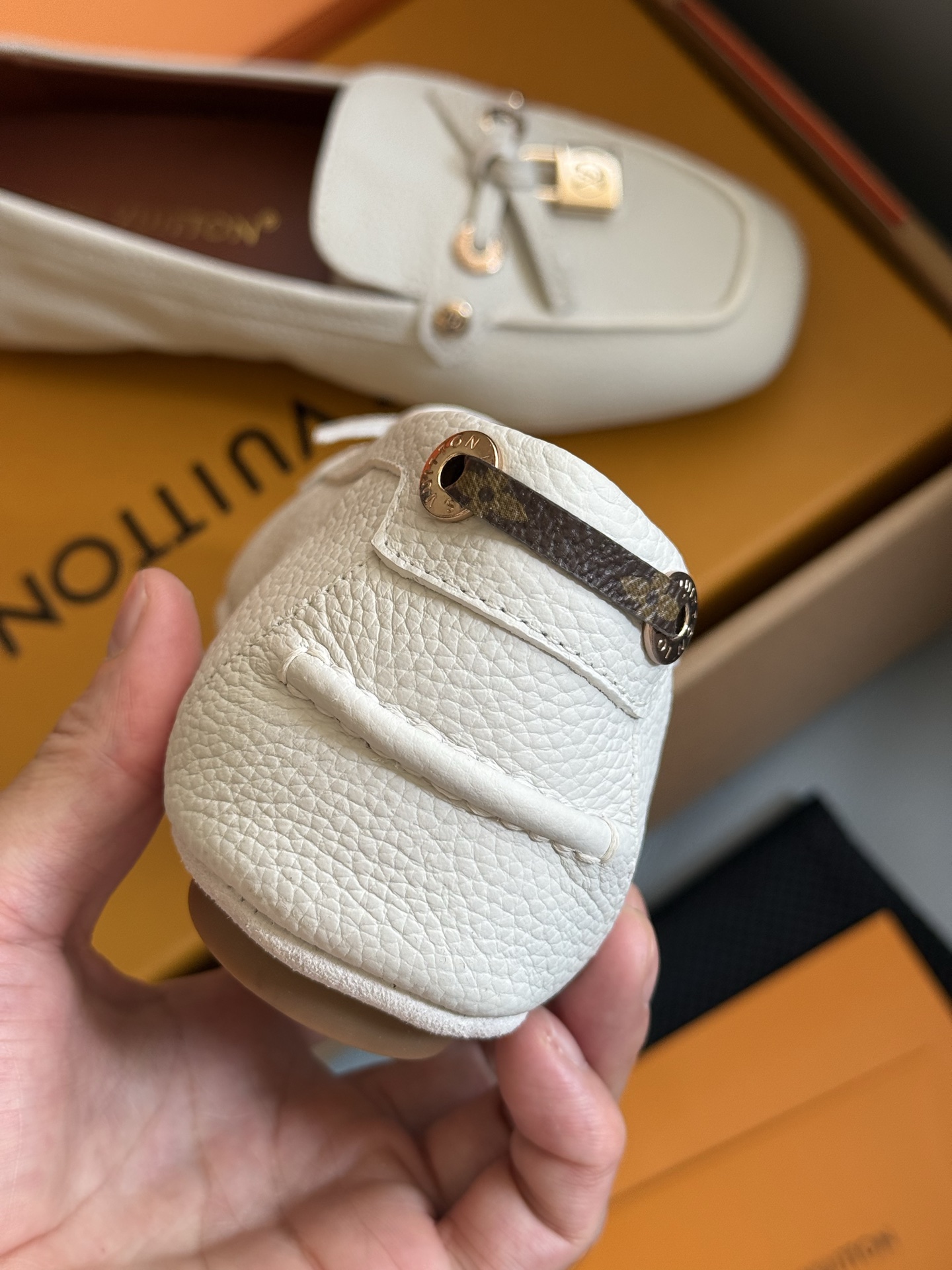 Bagsaaa LV Flore Car Shoe Ecru White