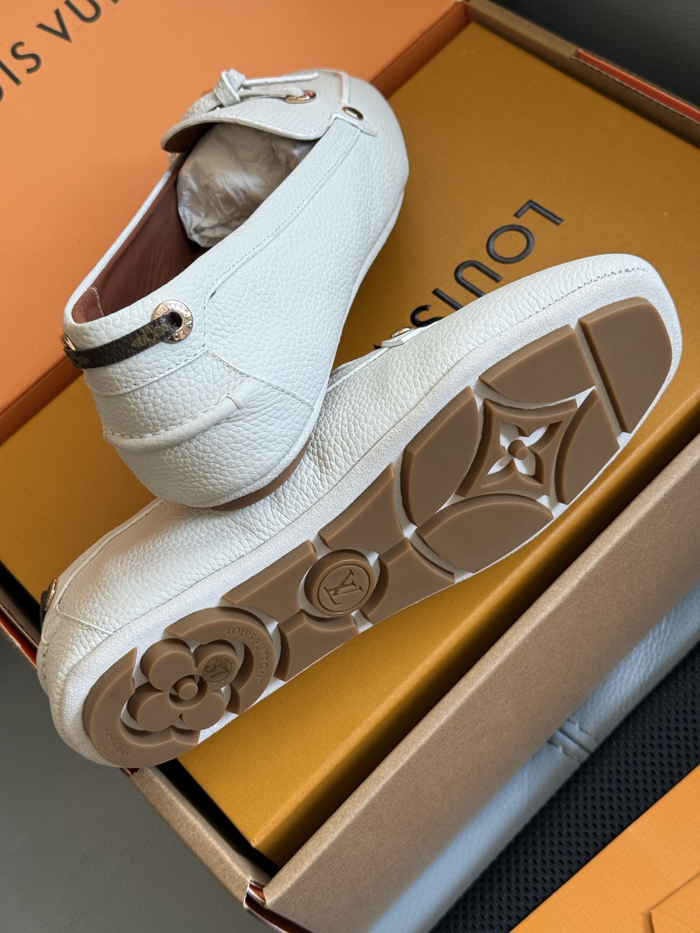 Bagsaaa LV Flore Car Shoe Ecru White