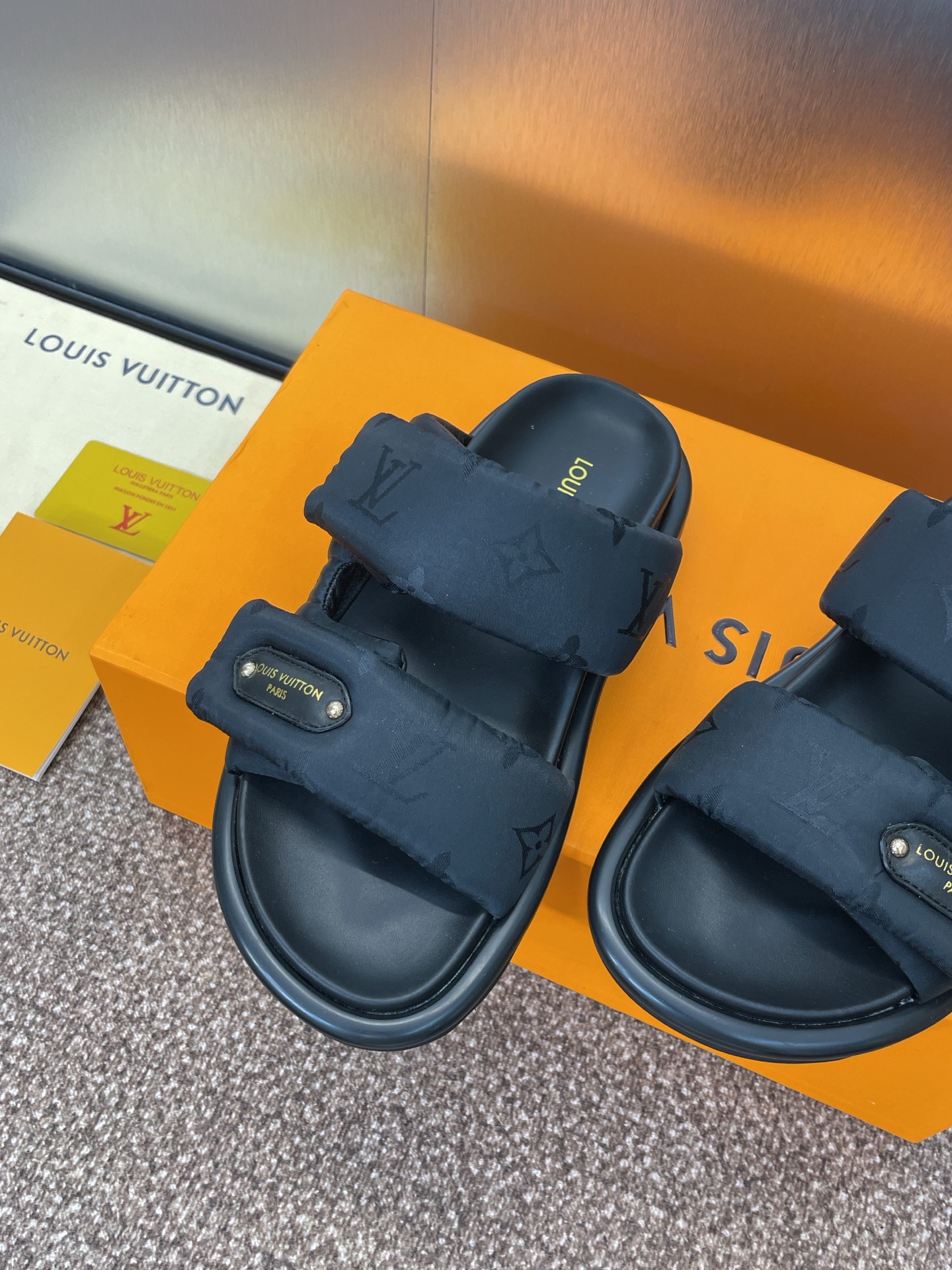 Bagsaaa LV Pool Pillow Flat Comfort Mule Black