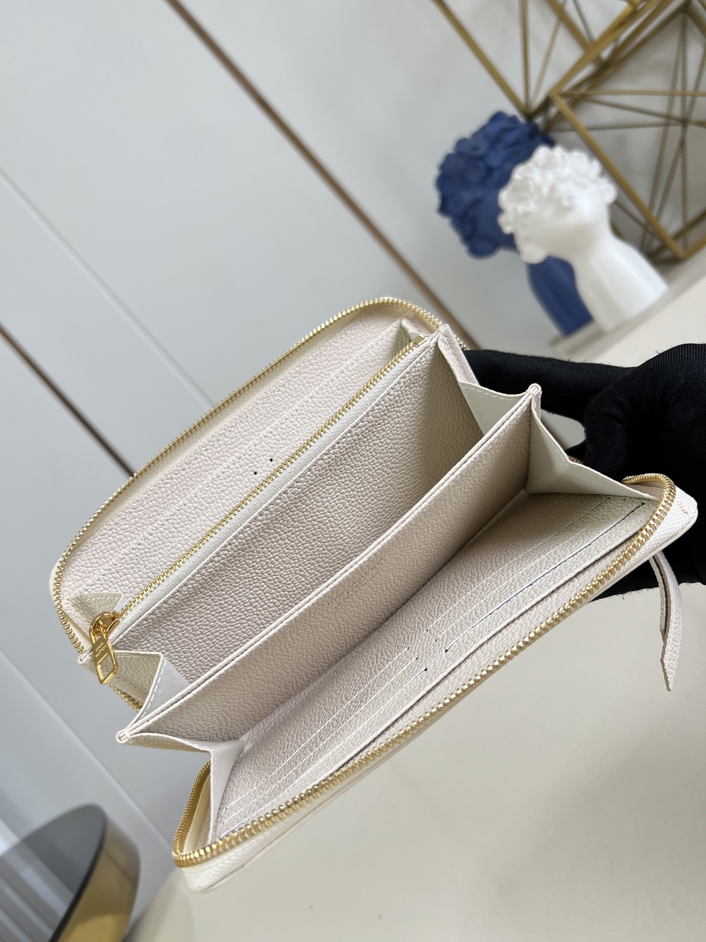 Bagsaaa LV M25594 Zippy Wallet Dream Beige - 19.5cm