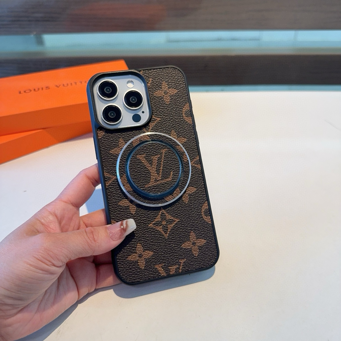 Bagsaaa LV Phonecase 07