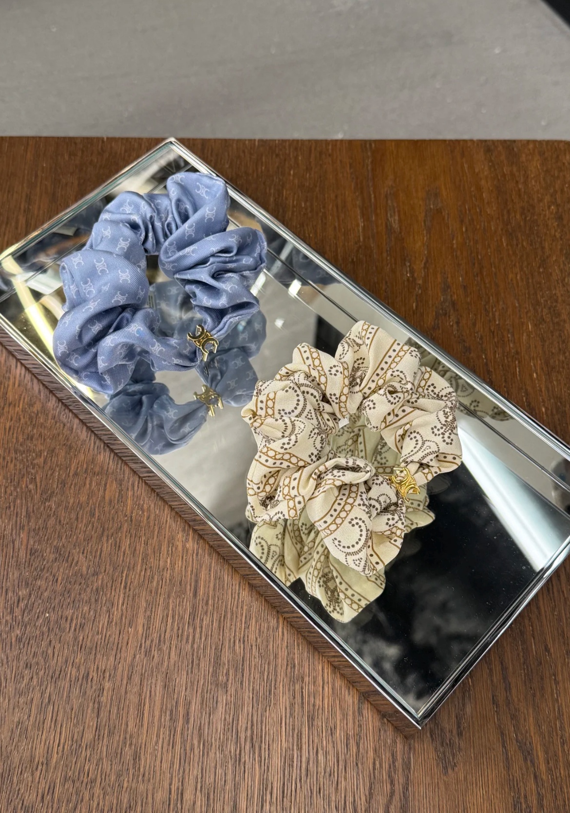 Bagsaaa Ce1i*e Scrunchies set