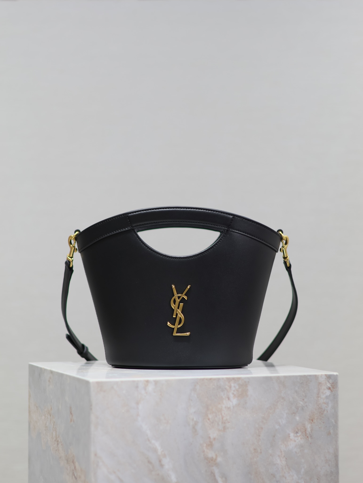 Bagsaaa Y51 Celia mini tote in smooth leather 791069 black - 29cm