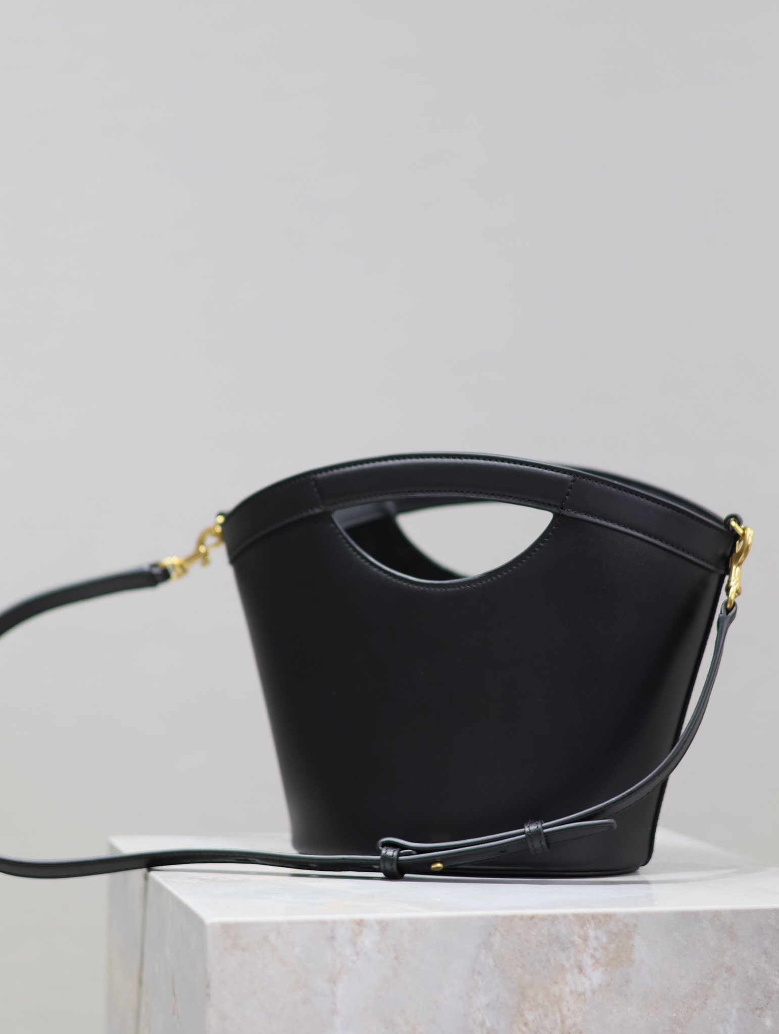 Bagsaaa Y51 Celia mini tote in smooth leather 791069 black - 29cm