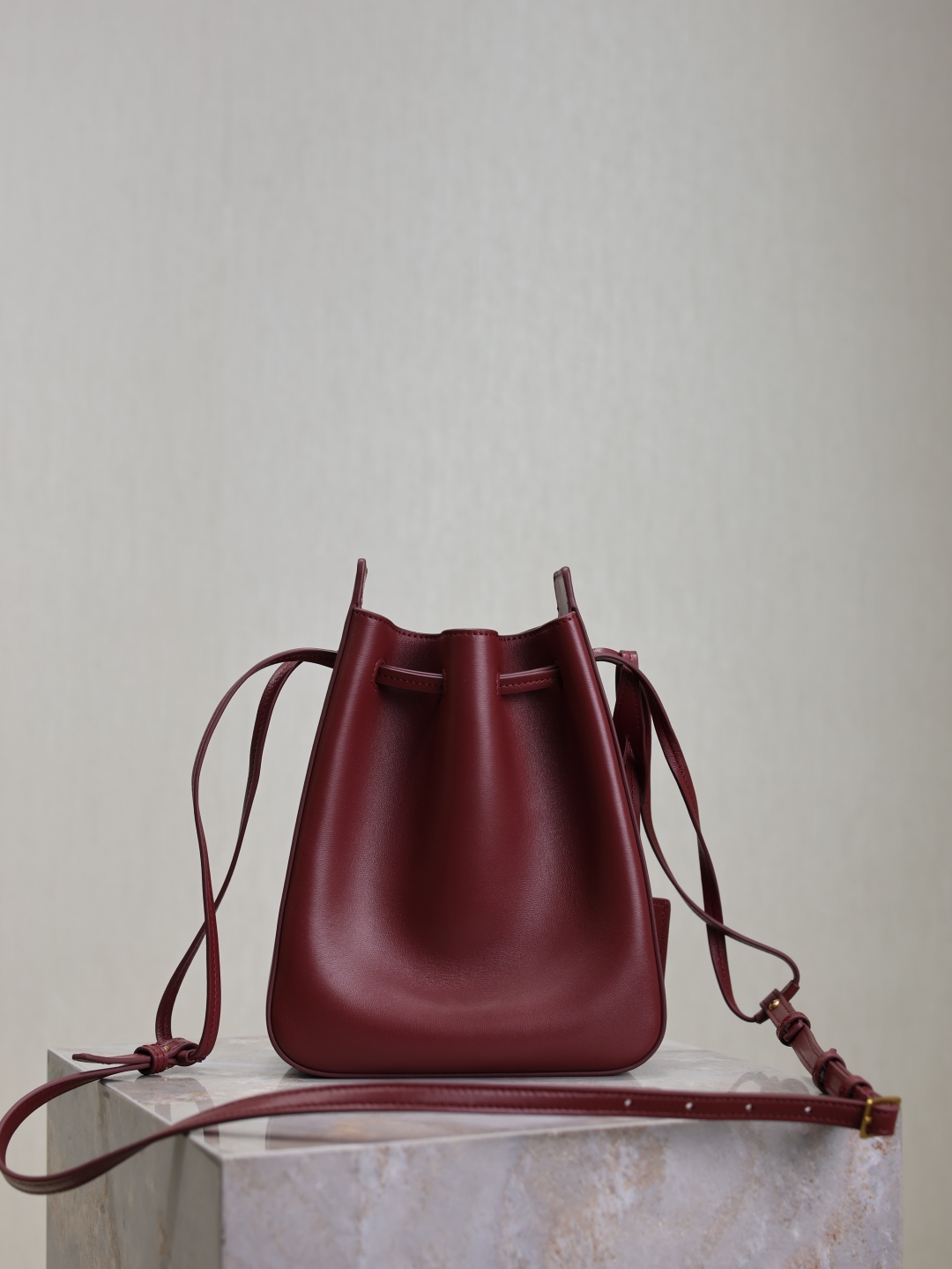 Bagsaaa Y51 Bucket Bag In Leather 817386 Dark Red - 24cm