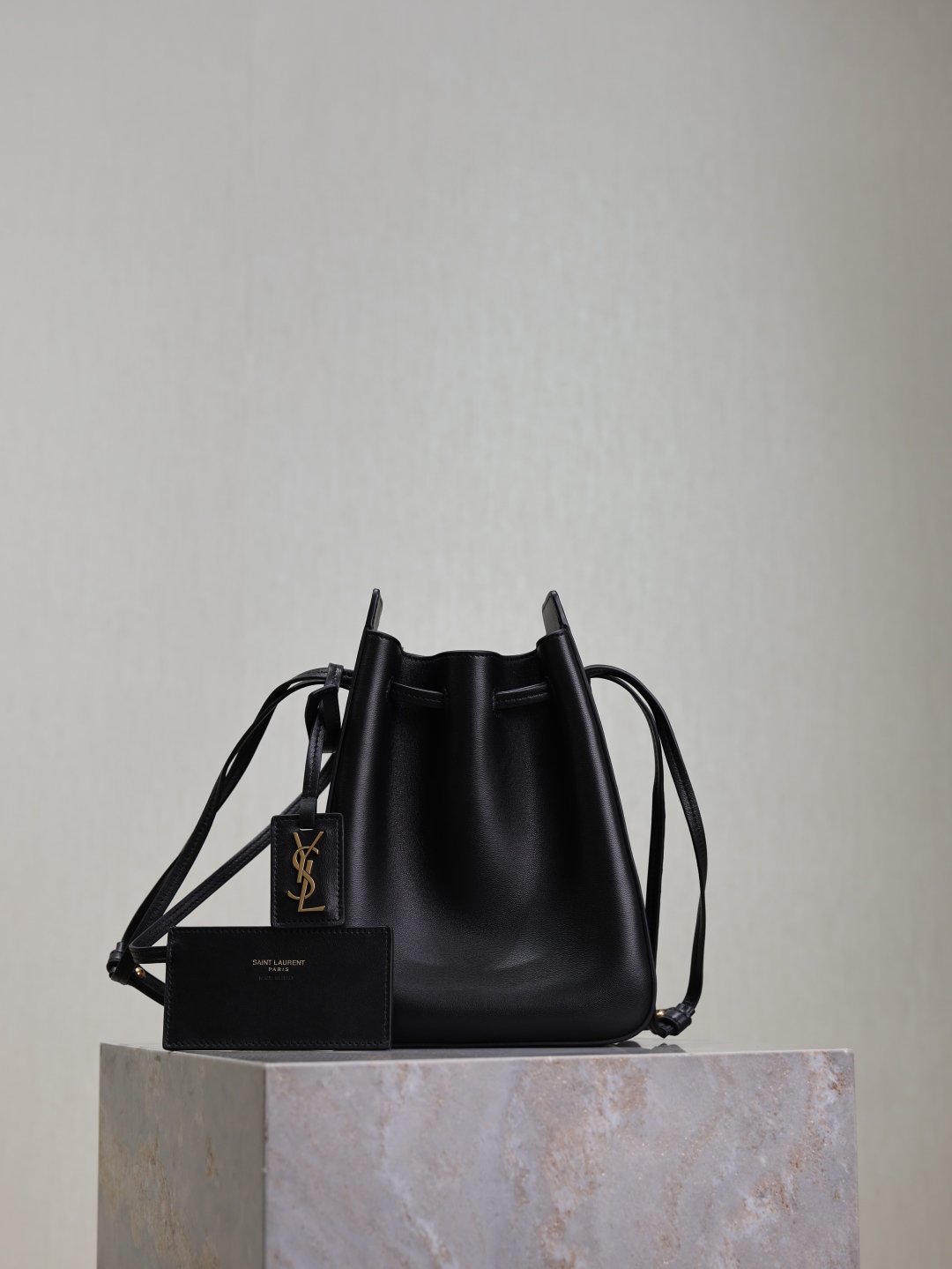 Bagsaaa Y51 Bucket Bag In Leather 817386 Black - 24cm