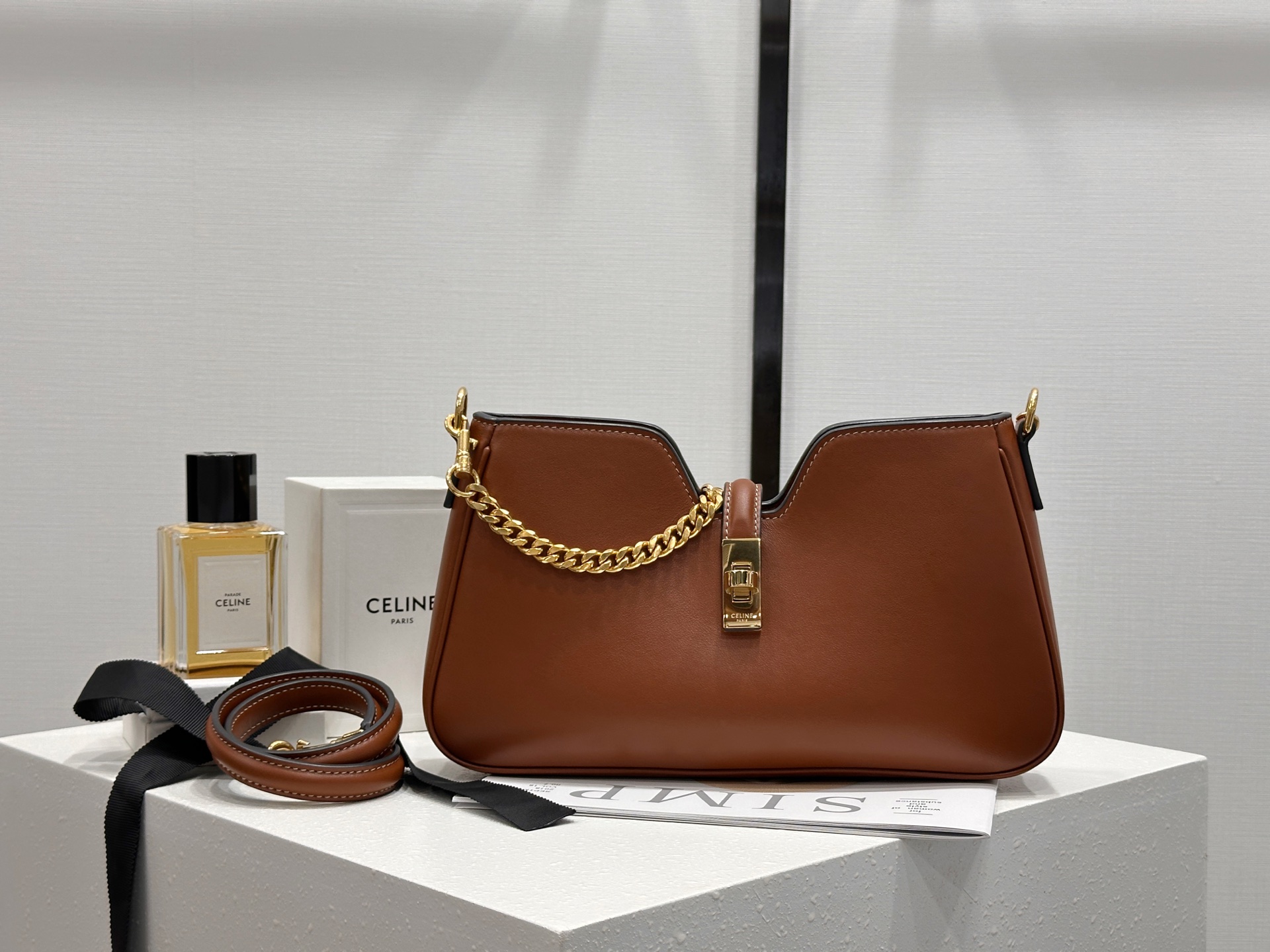 Bagsaaa Ce1i*e Shoulder Camille 16 Soft In Smooth Calfskin 122073 brown - 27cm