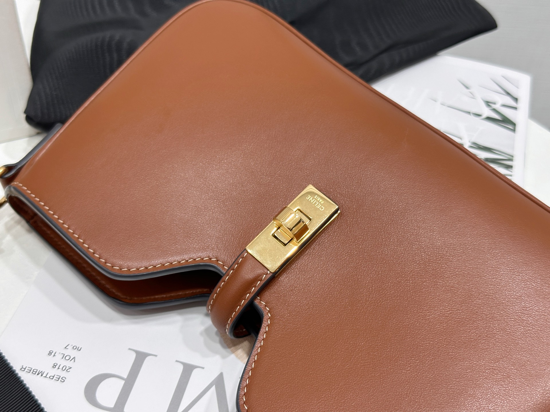 Bagsaaa Ce1i*e Shoulder Camille 16 Soft In Smooth Calfskin 122073 brown - 27cm