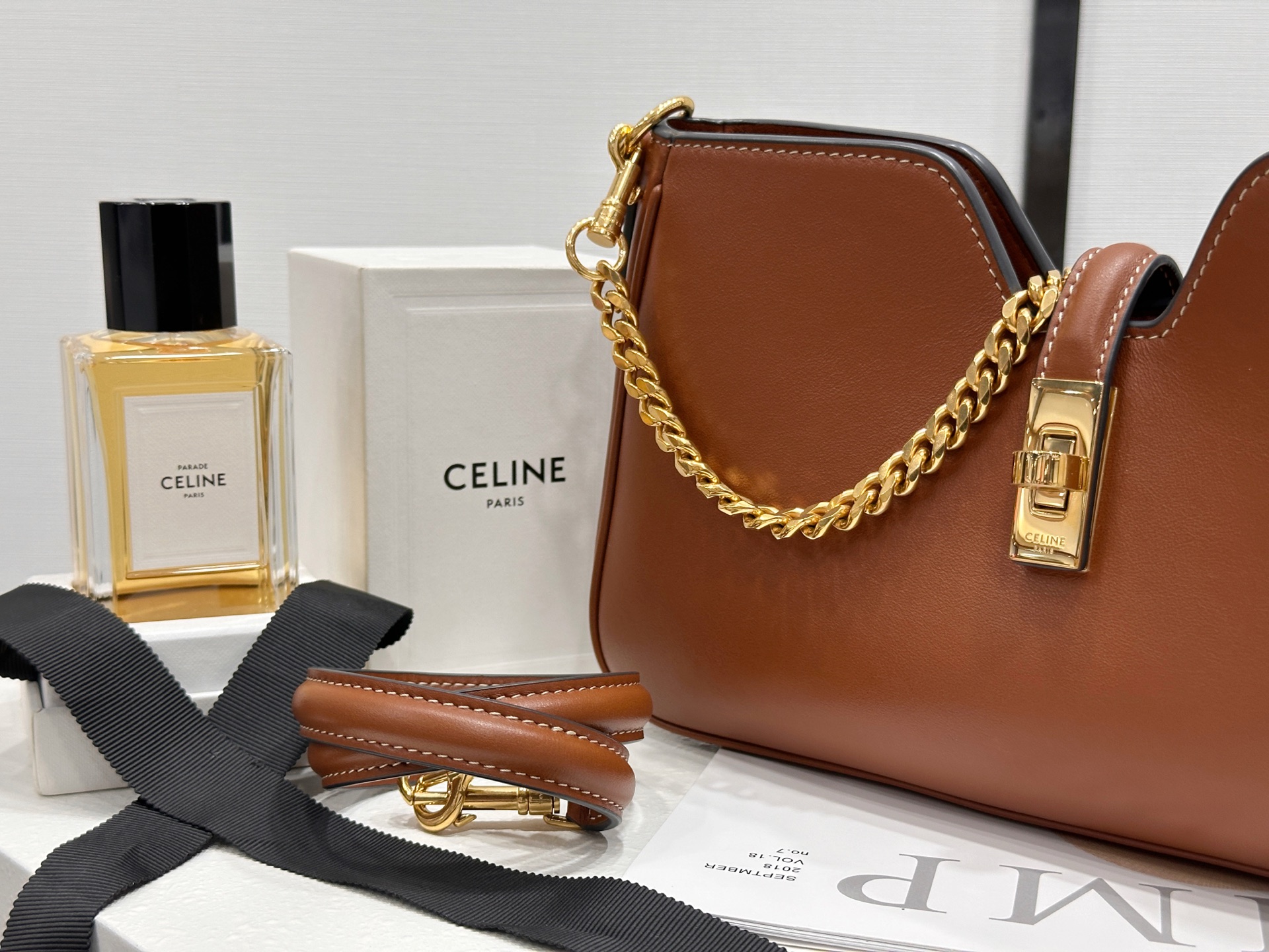 Bagsaaa Ce1i*e Shoulder Camille 16 Soft In Smooth Calfskin 122073 brown - 27cm