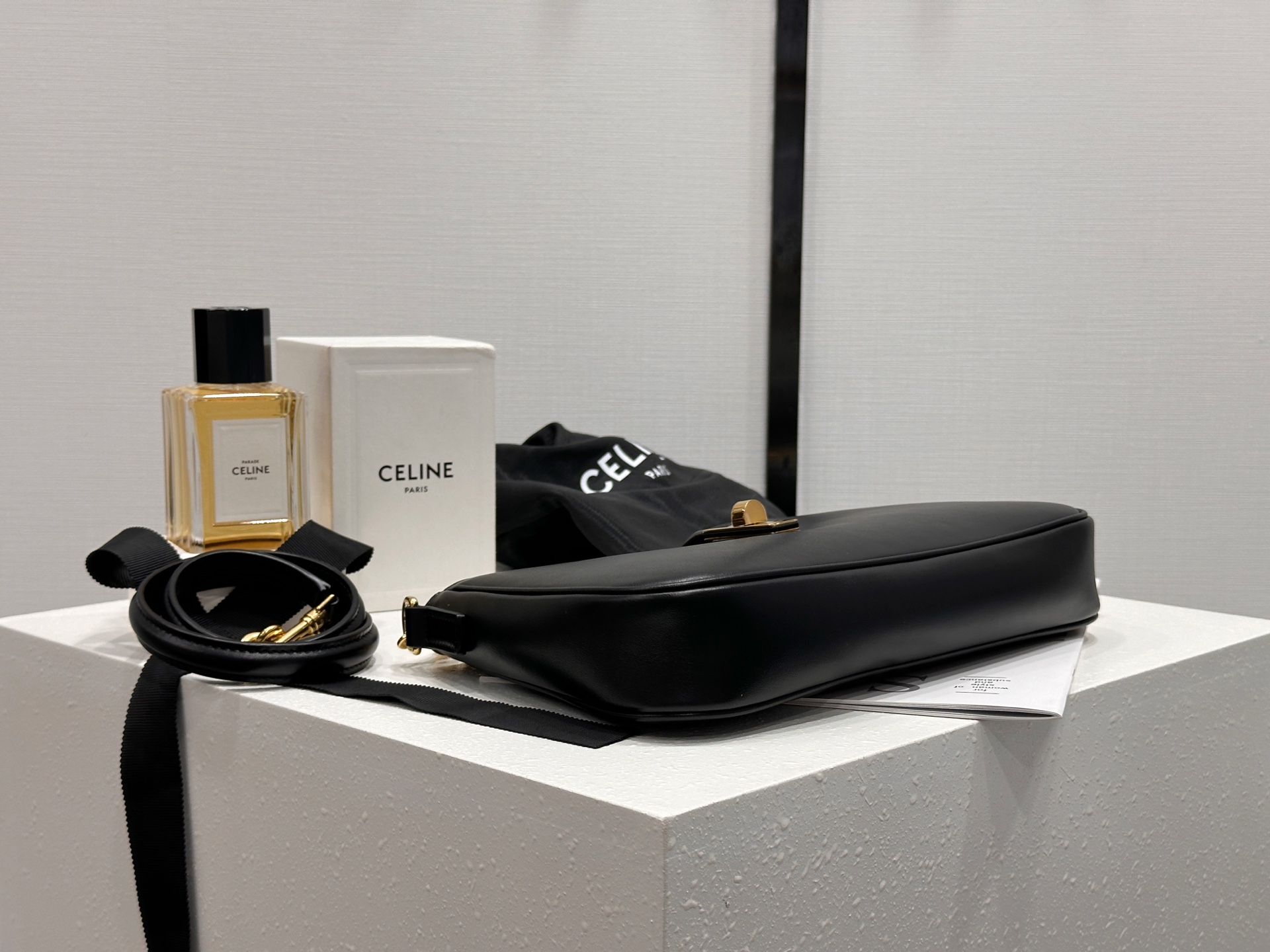 Bagsaaa Ce1i*e Shoulder Camille 16 Soft In Smooth Calfskin 122073 black - 27cm