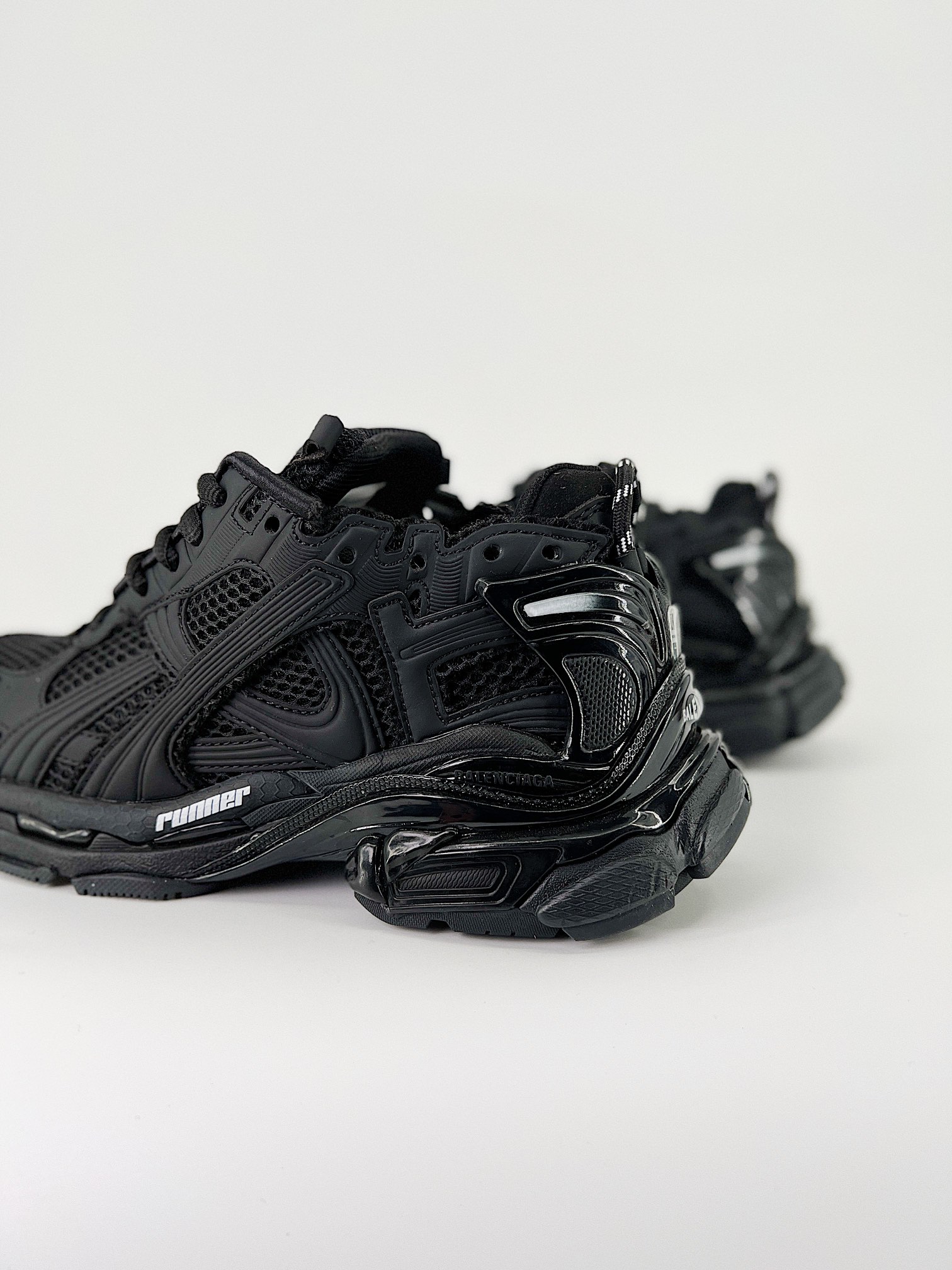 Bagsaaa Ba1en*iaga Mesh Runner Sneakers Black