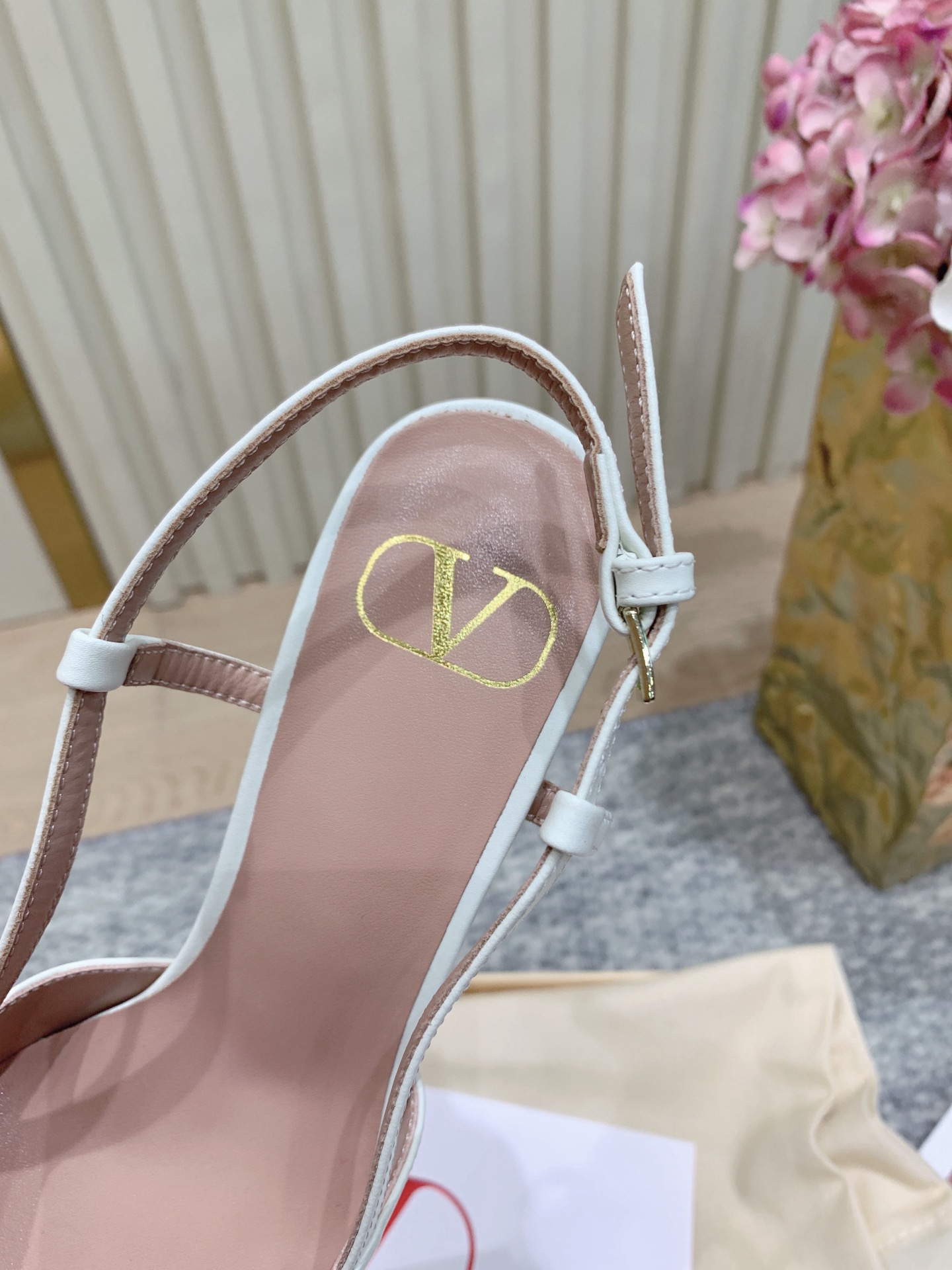 Bagsaaa Va1e*ntin0 Vlogo Signature Slingback Calfskin Pump With Jewel Logo 80Mm ivory