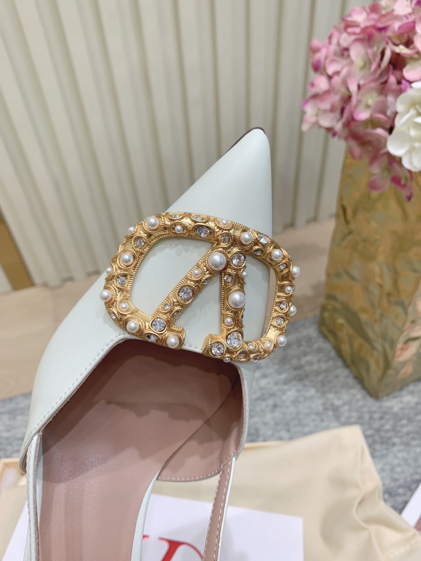 Bagsaaa Va1e*ntin0 Vlogo Signature Slingback Calfskin Pump With Jewel Logo 80Mm ivory