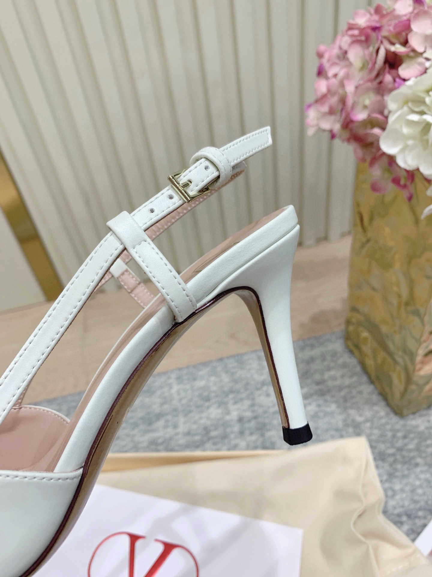 Bagsaaa Va1e*ntin0 Vlogo Signature Slingback Calfskin Pump With Jewel Logo 80Mm ivory
