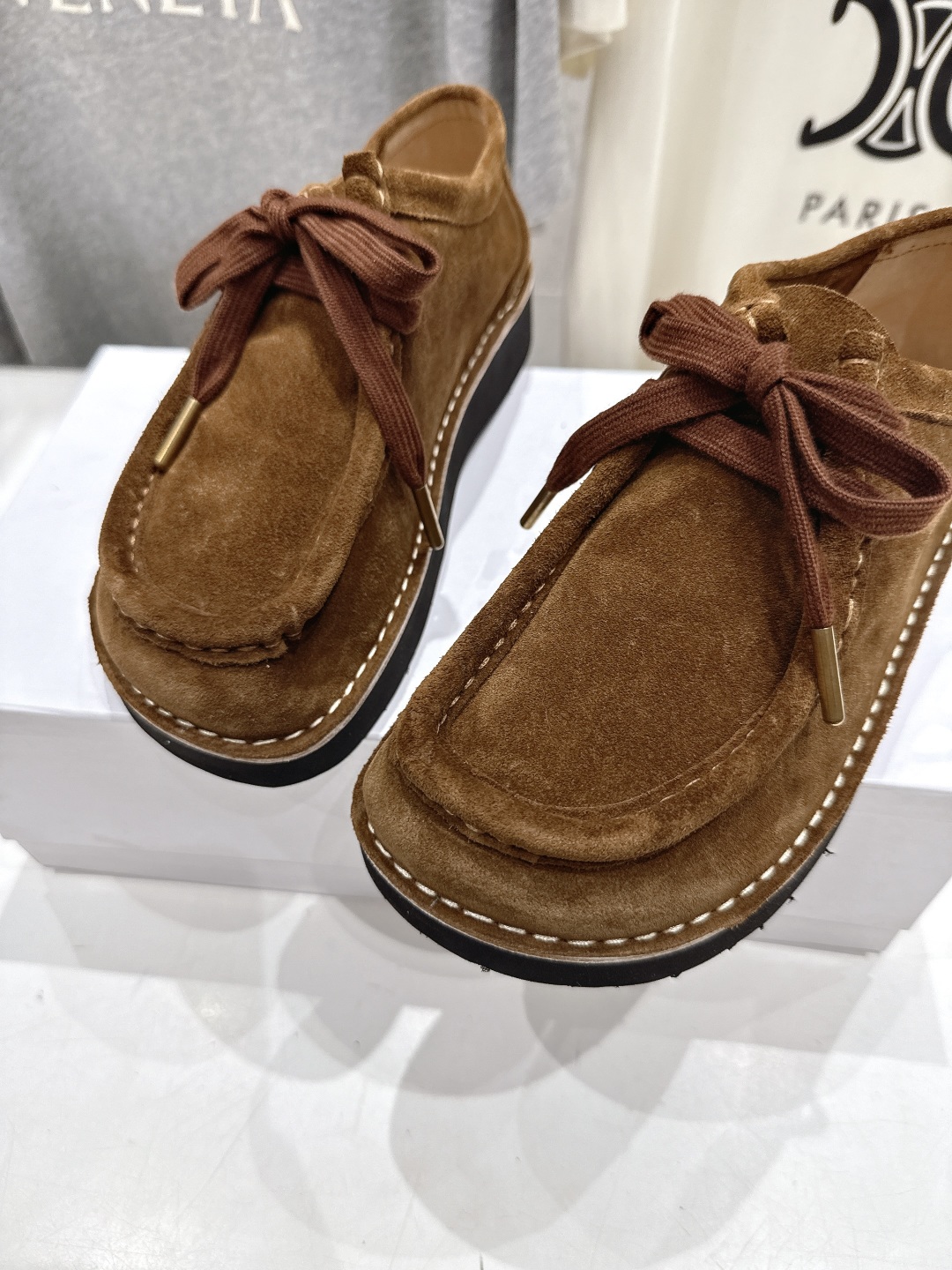 Bagsaaa L0ew* Faro lace-up in suede calfskin brown