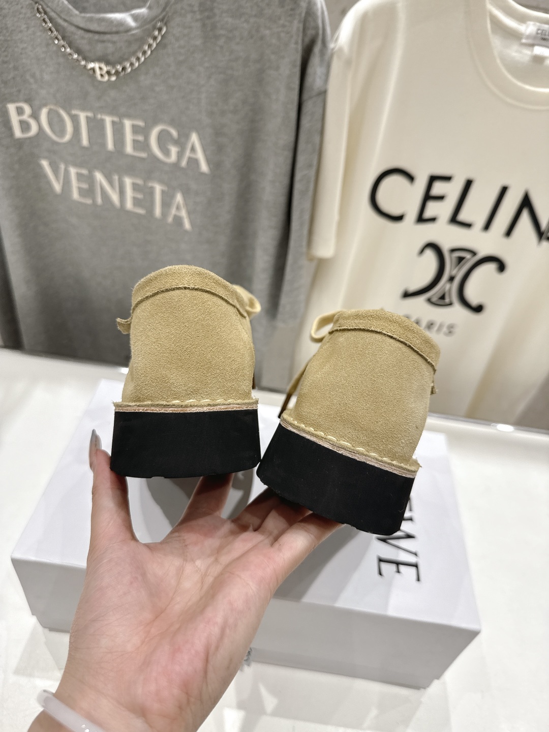 Bagsaaa L0ew* Faro lace-up in suede calfskin beige