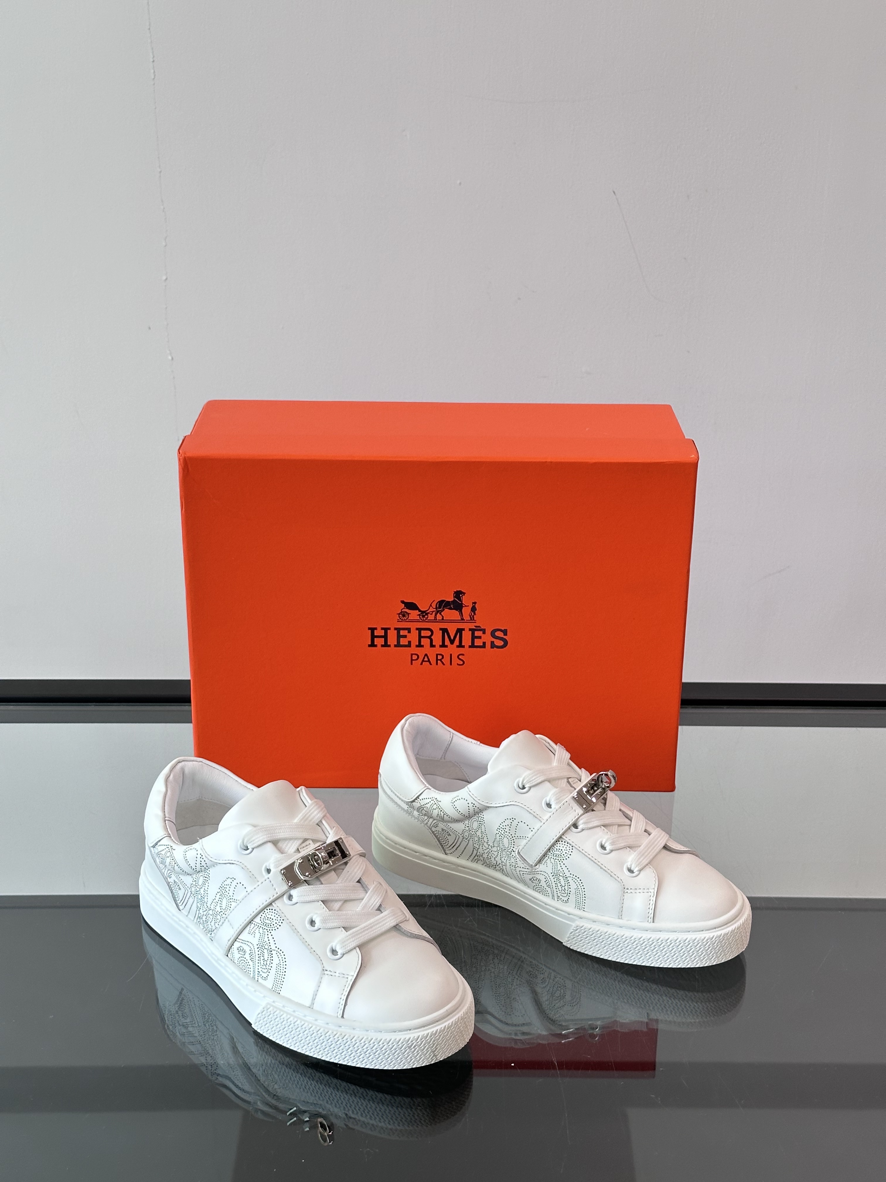 Bagsaaa H**me5 Day sneaker white