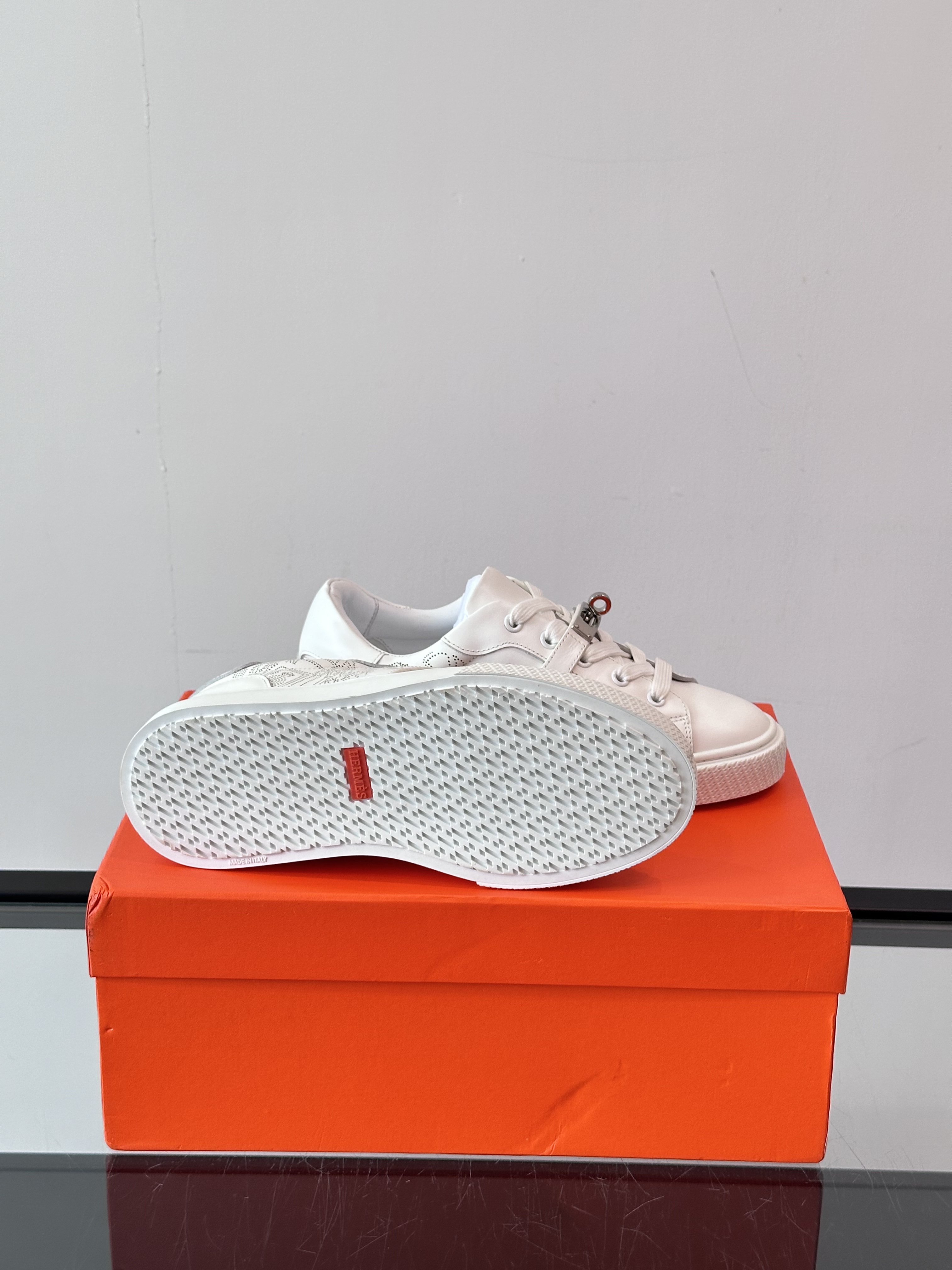 Bagsaaa H**me5 Day sneaker white