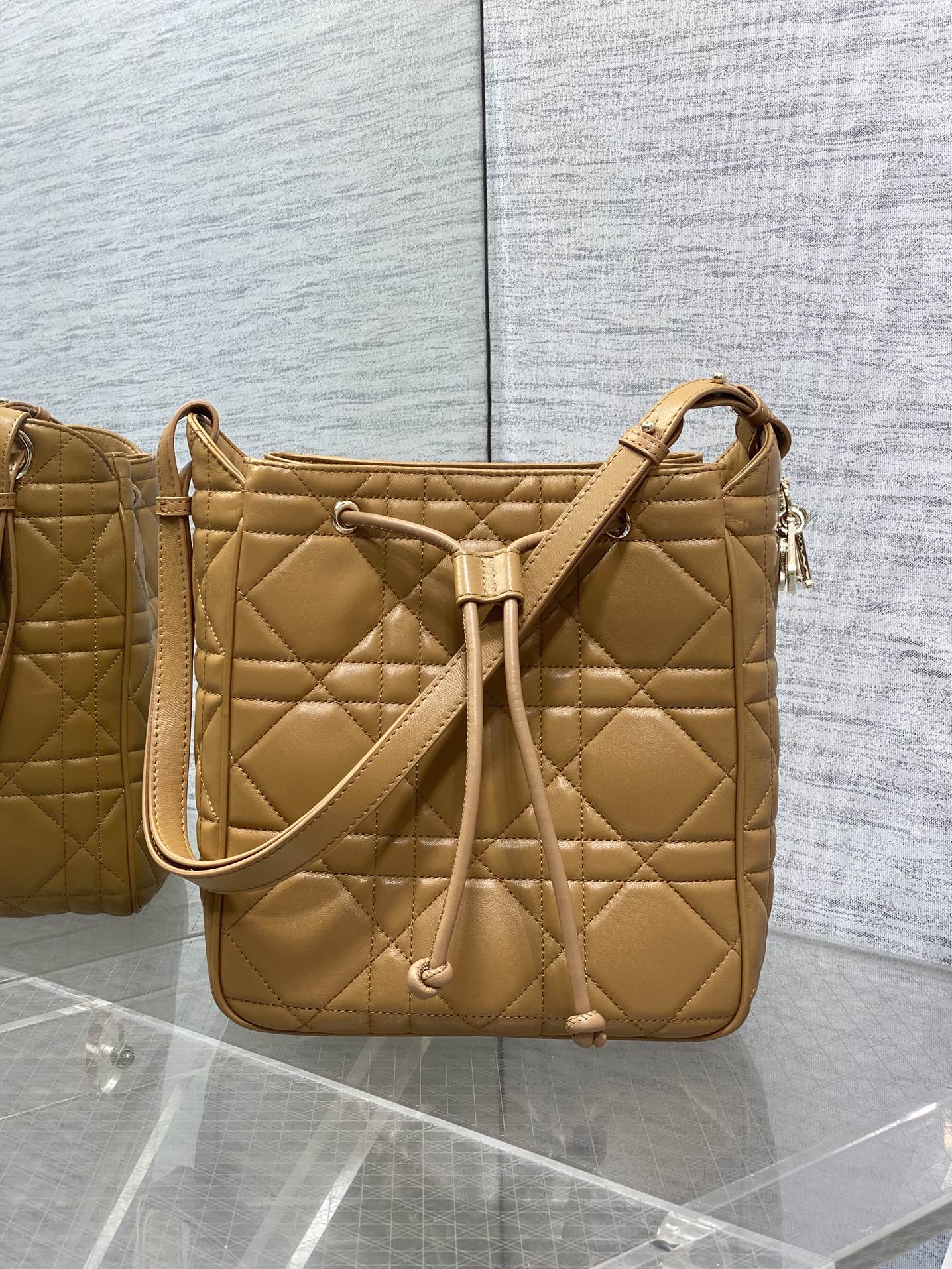Bagsaaa D10r Medium D-Motion Bag Light Gold-Tone Macrocannage Lambskin - 24cm