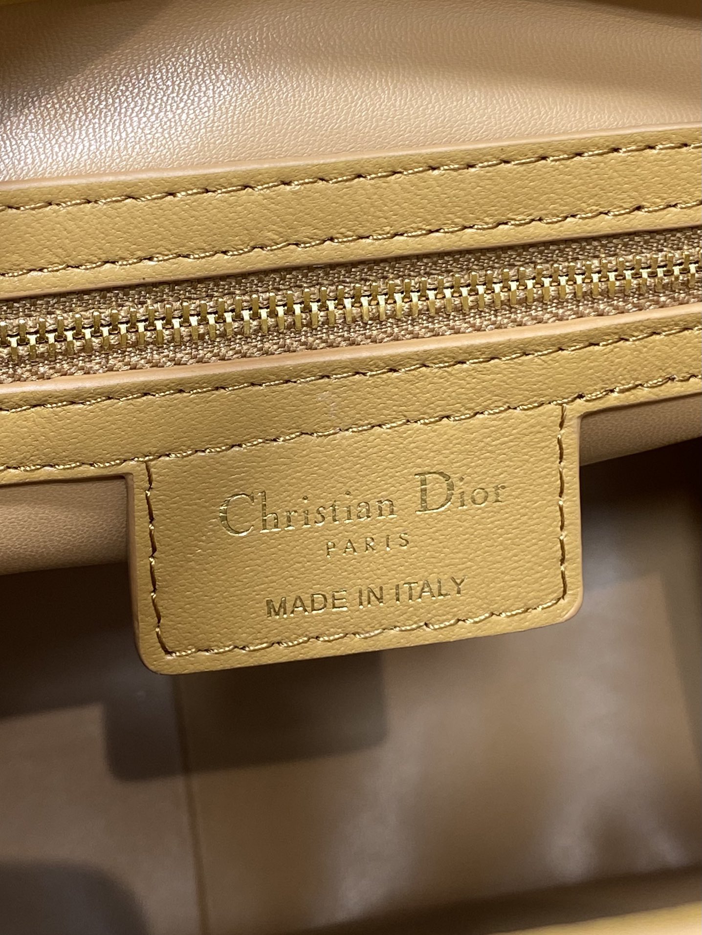 Bagsaaa D10r Medium D-Motion Bag Light Gold-Tone Macrocannage Lambskin - 24cm