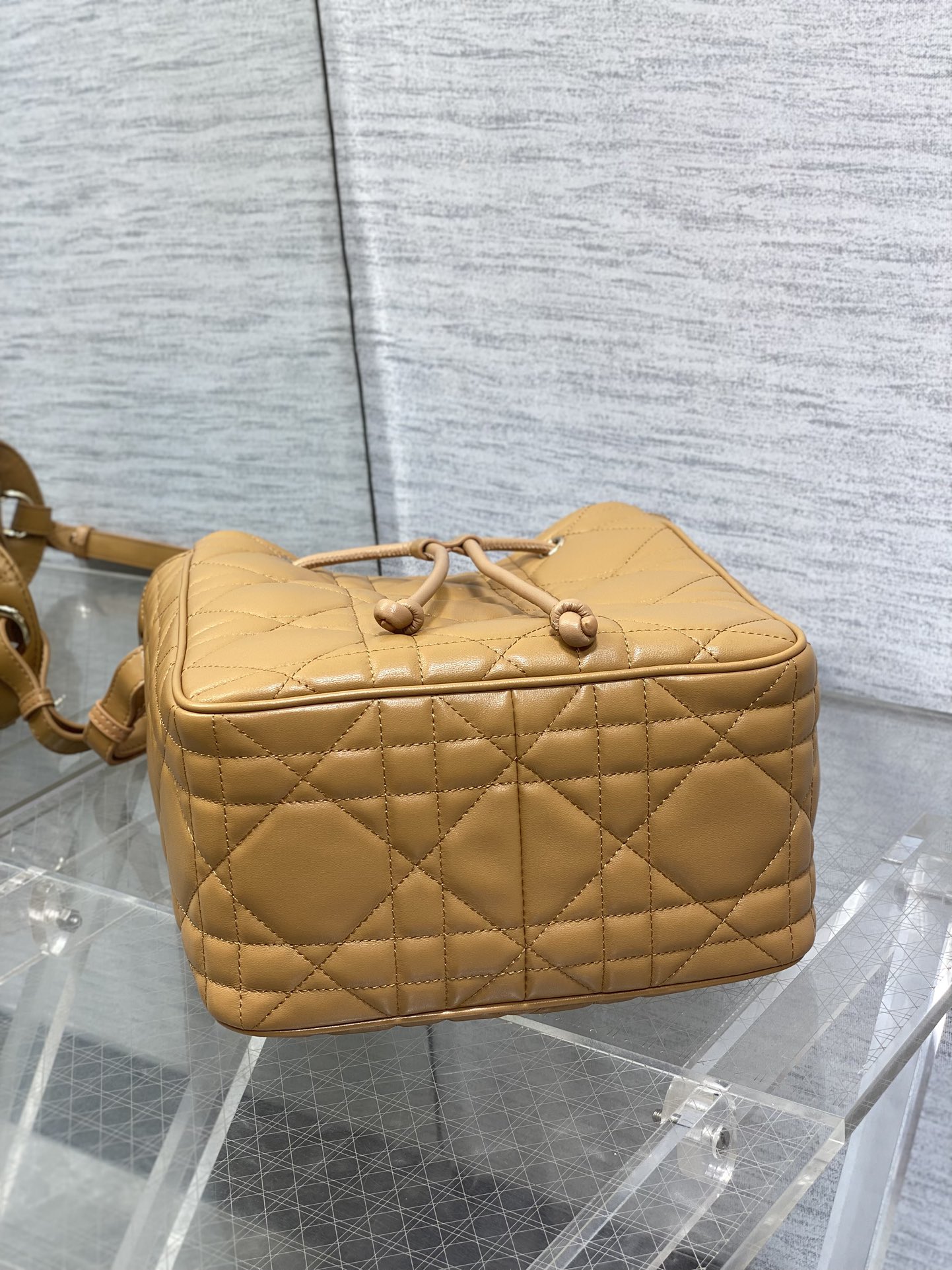 Bagsaaa D10r Medium D-Motion Bag Light Gold-Tone Macrocannage Lambskin - 24cm
