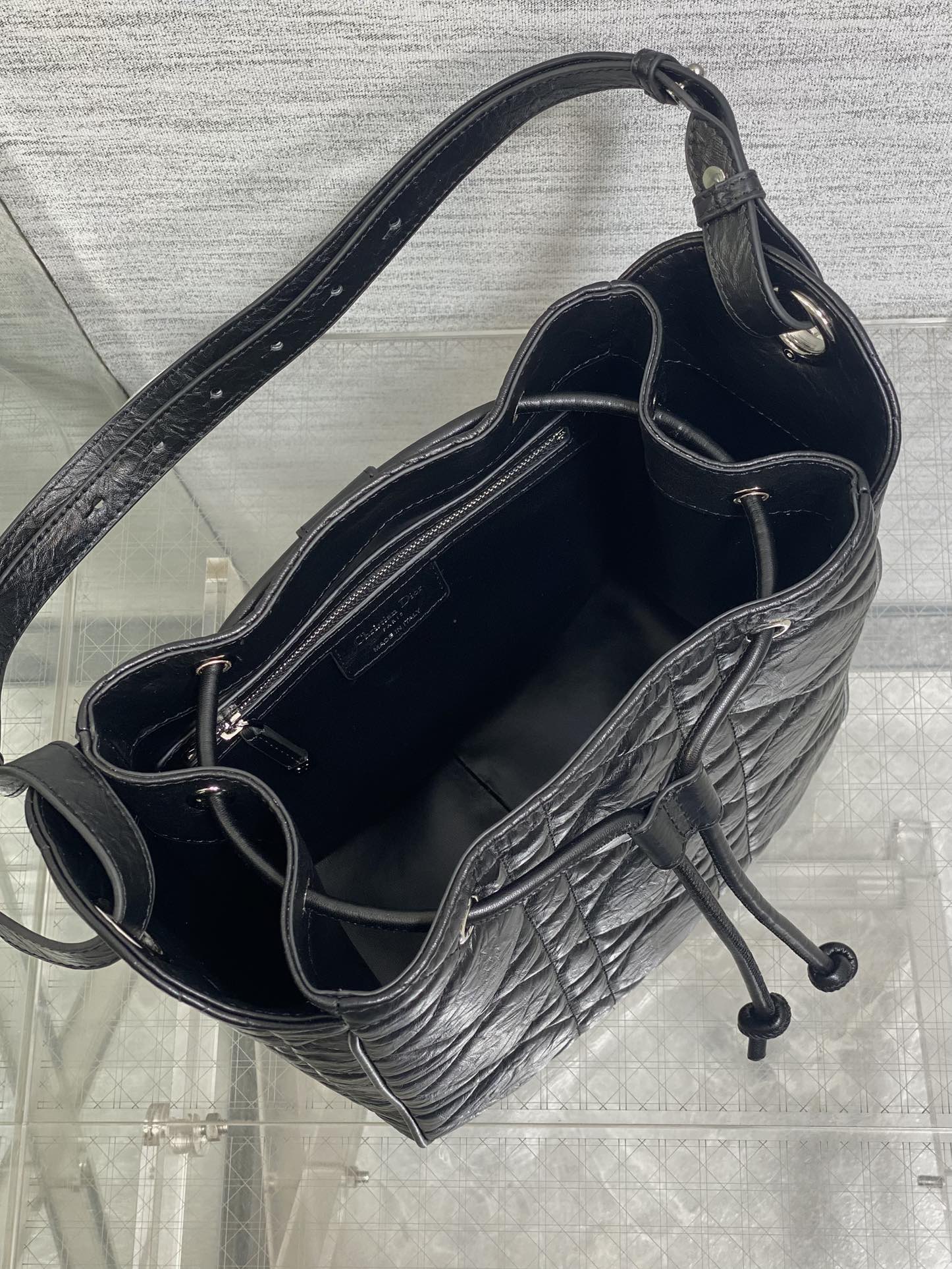 Bagsaaa D10r Medium D-Motion Bag Black Macrocannage Crinkled Calfskin - 24cm