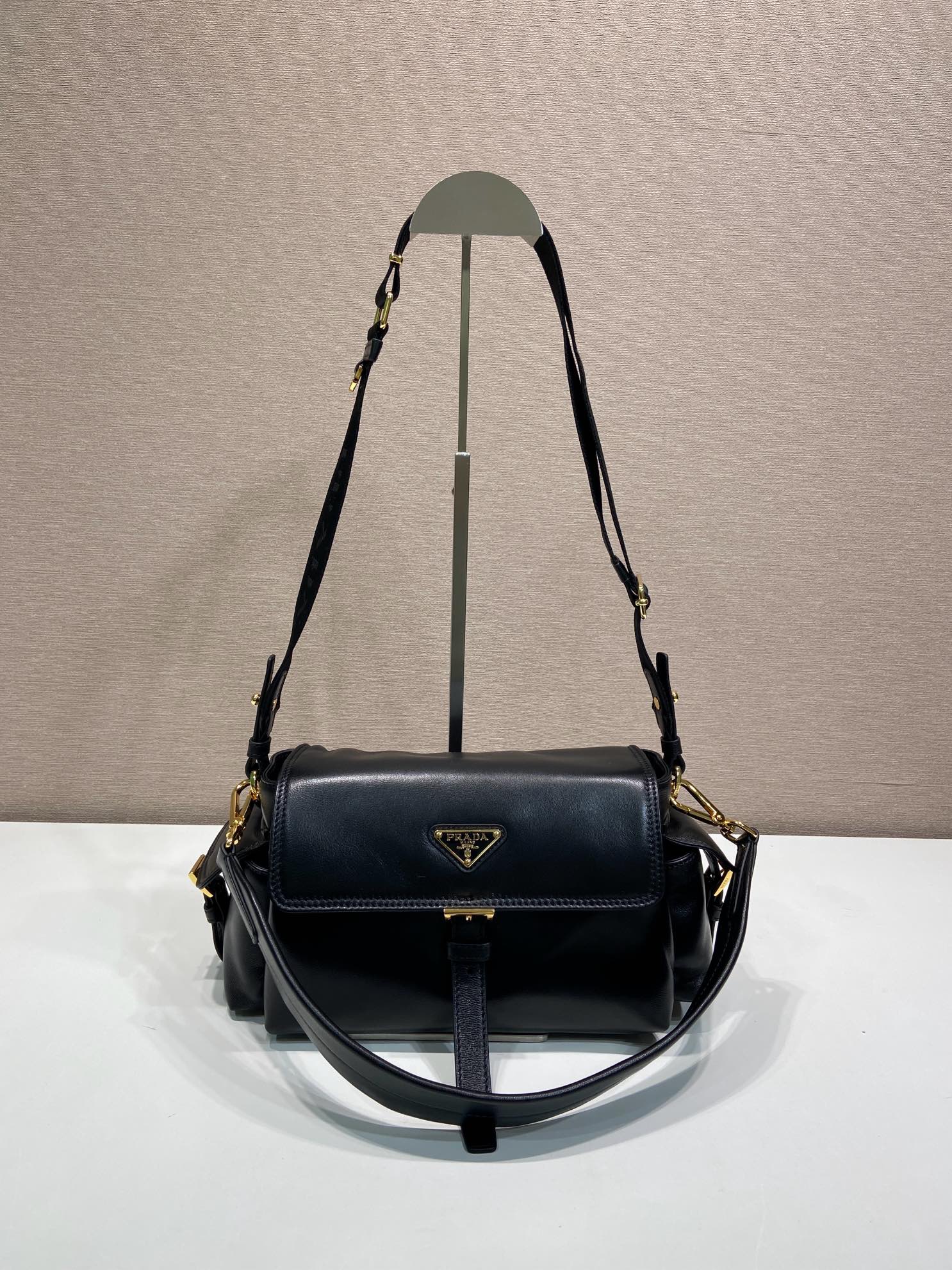 Bagsaaa Medium Pra*a Explore nappa leather shoulder bag with flap 1BD394 black - 30cm