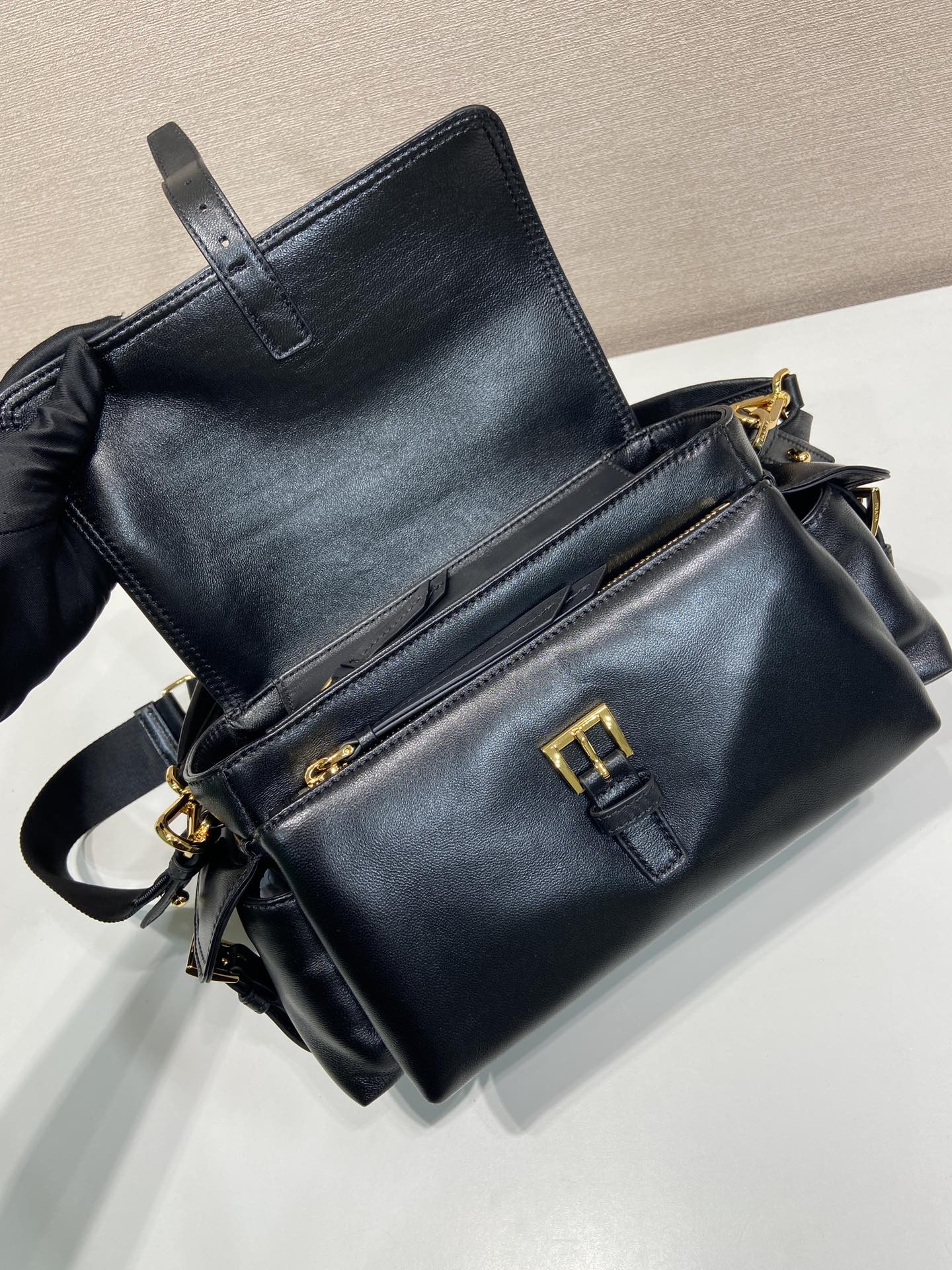 Bagsaaa Medium Pra*a Explore nappa leather shoulder bag with flap 1BD394 black - 30cm