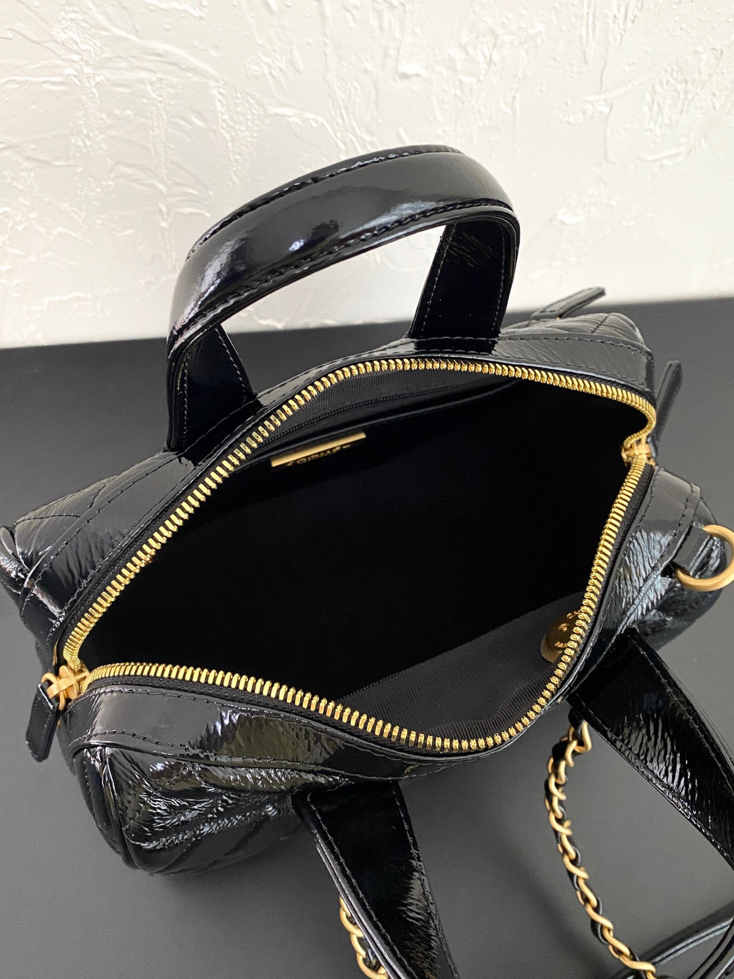 Bagsaaa Ch**el Small Bowling Bag AS5578 Black Patent Crumpled Calfskin - 21cm