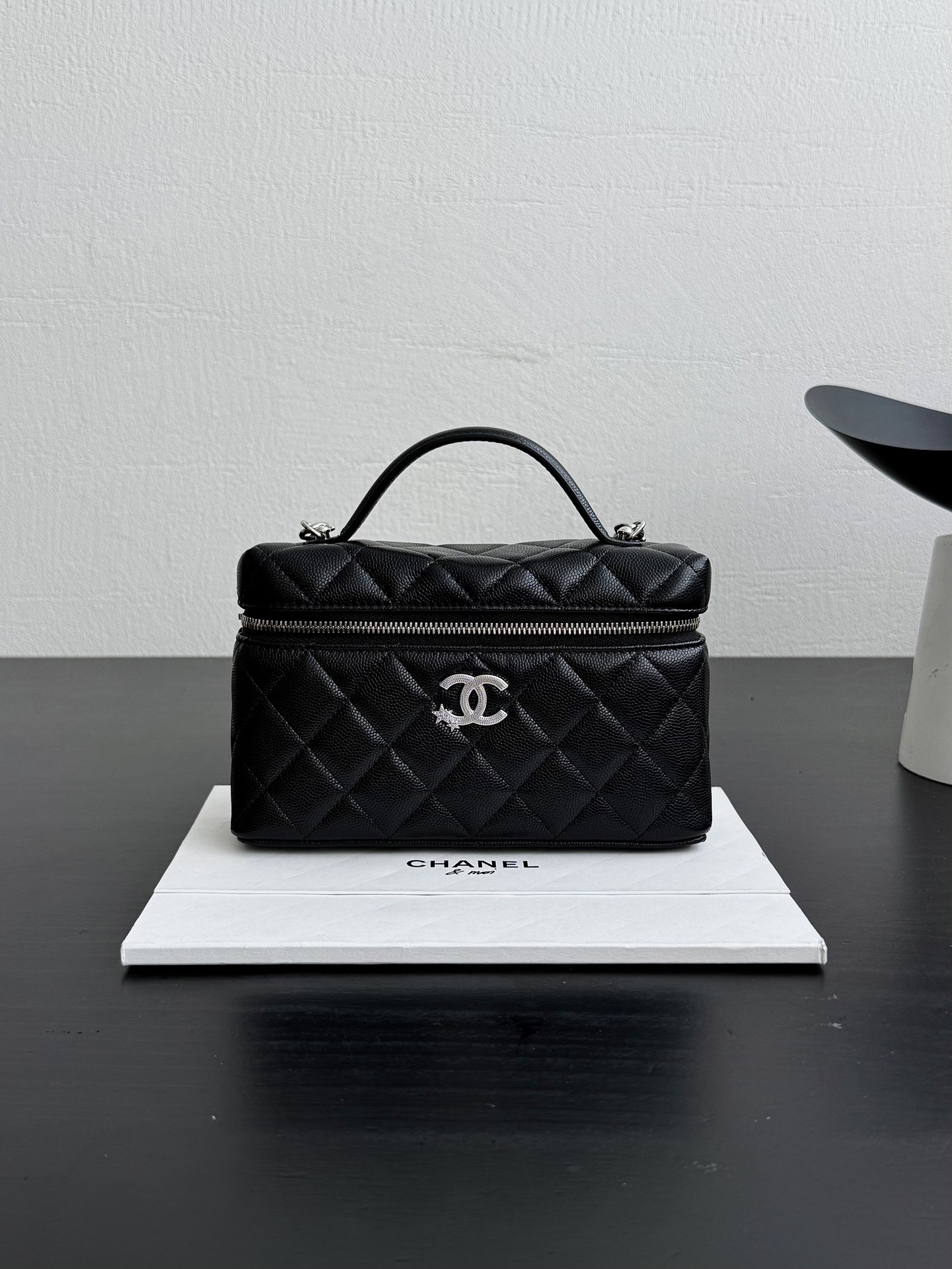Bagsaaa Ch**el Vanity with Chain AP4854 Black Caviar - 19.5cm