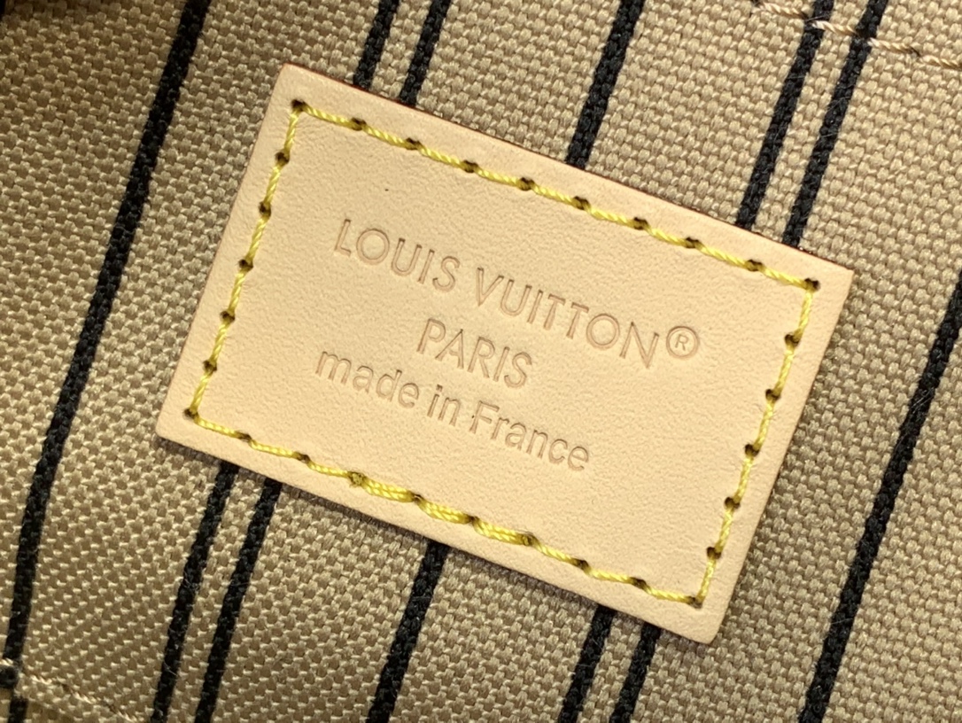 Bagsaaa LV M47031 Hang On Bag Monogram - 26cm