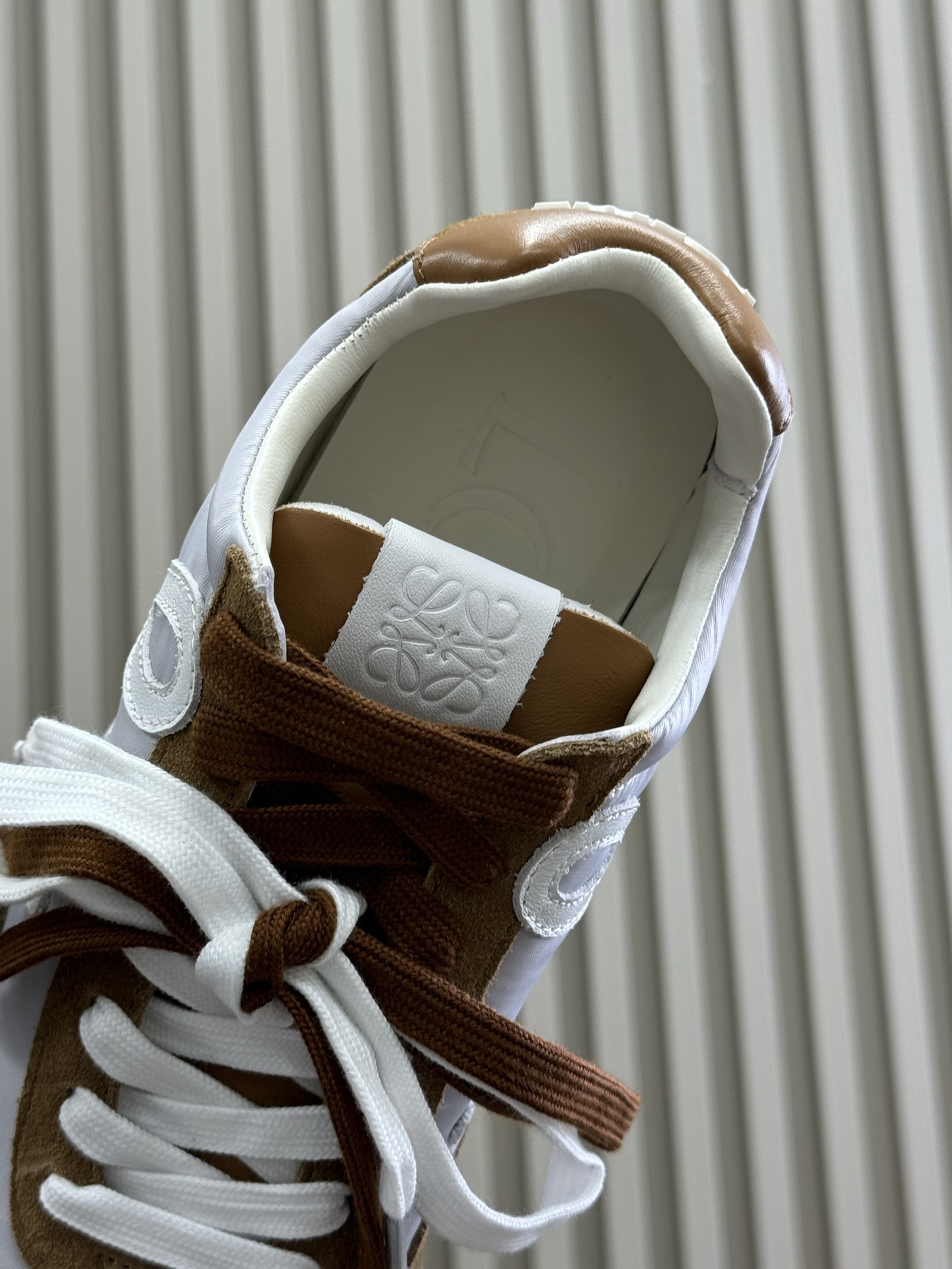 Bagsaaa L0ew* Ballet Runner 2.0 in nylon and calfskin Grey/White/Tan