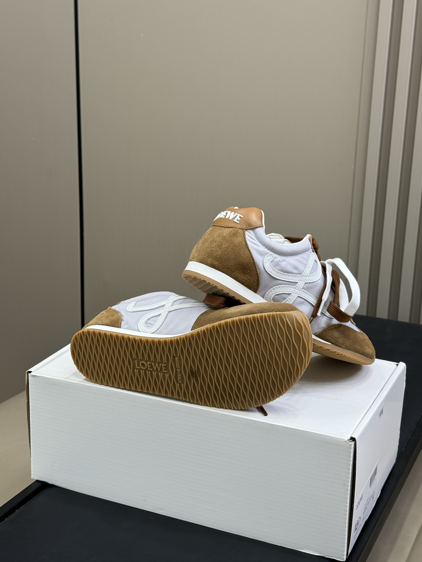 Bagsaaa L0ew* Ballet Runner 2.0 in nylon and calfskin Grey/White/Tan