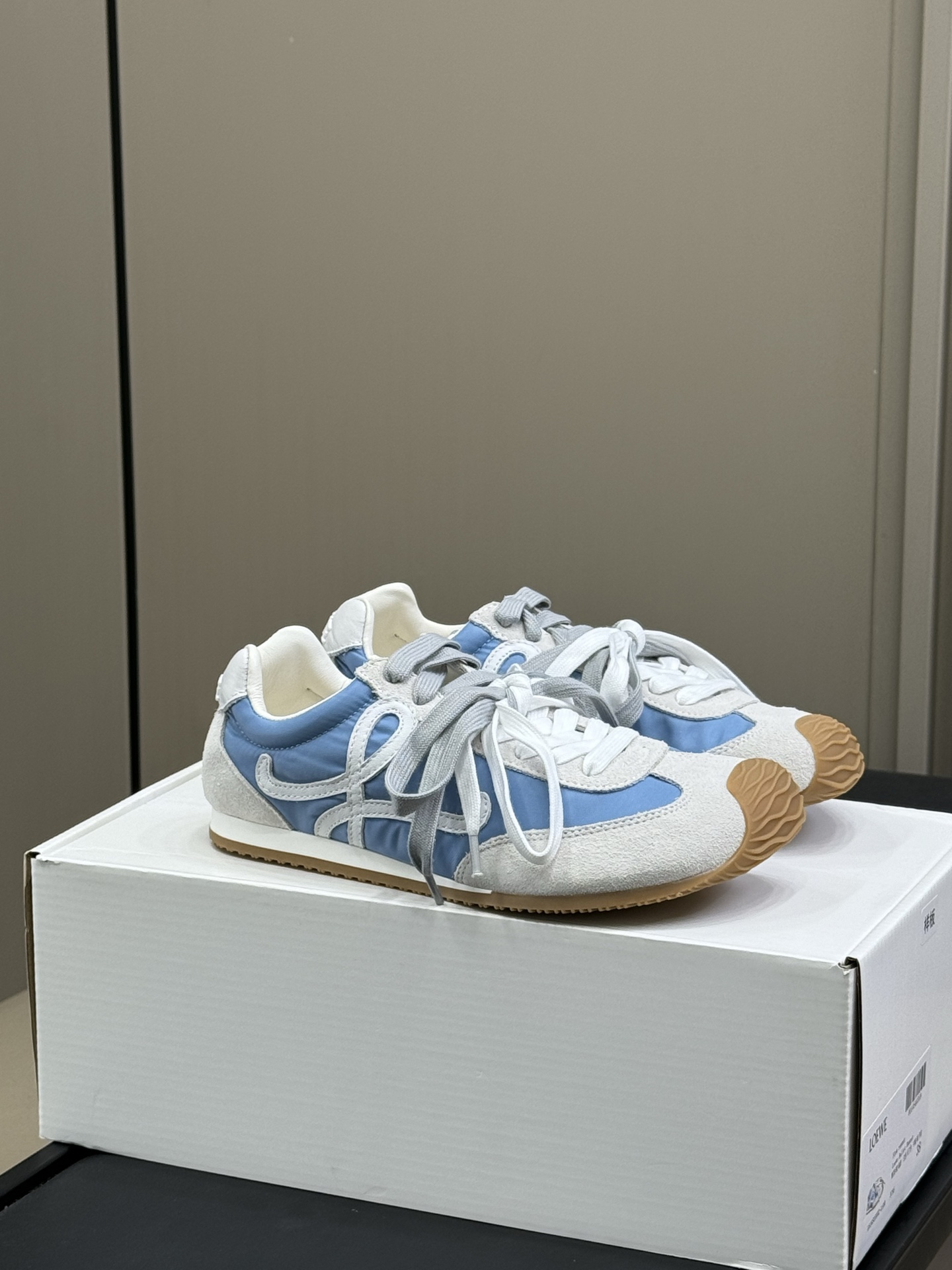 Bagsaaa L0ew* Ballet Runner 2.0 in nylon and calfskin Blue/White