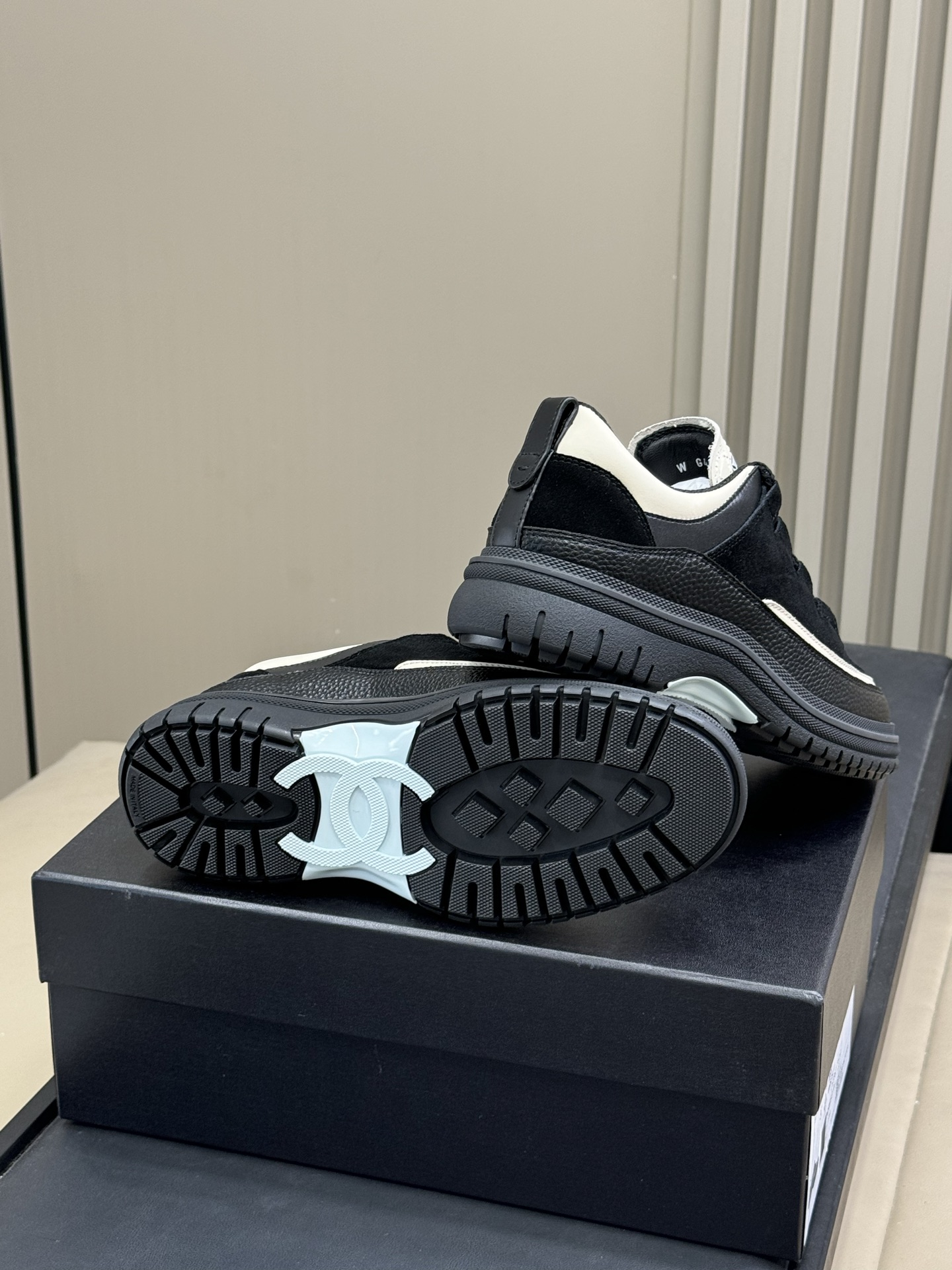 Bagsaaa Ch**el Trainers G46258 Black & White