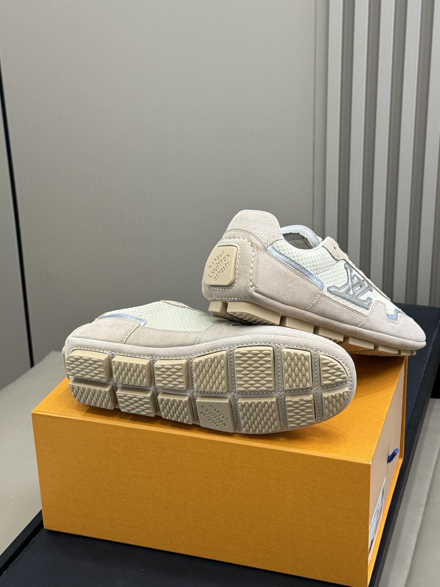Bagsaaa LV Rally Sneaker Beige Suede