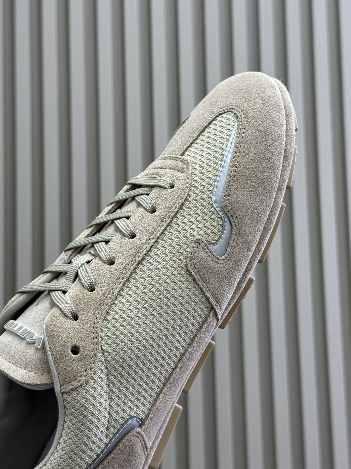 Bagsaaa LV Rally Sneaker Beige Suede