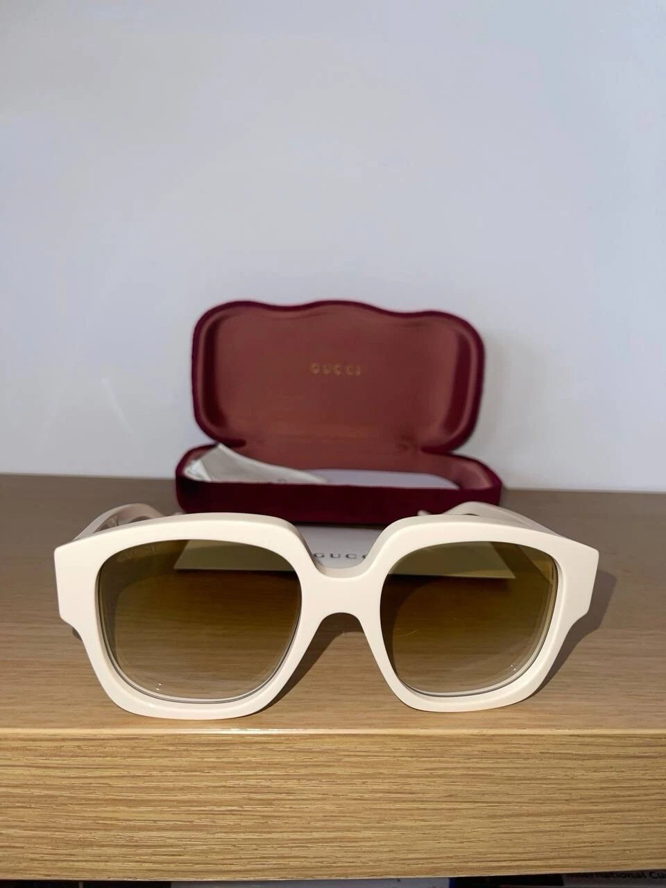 Bagsaaa Gvc*1 vintage look ivory sunglasses