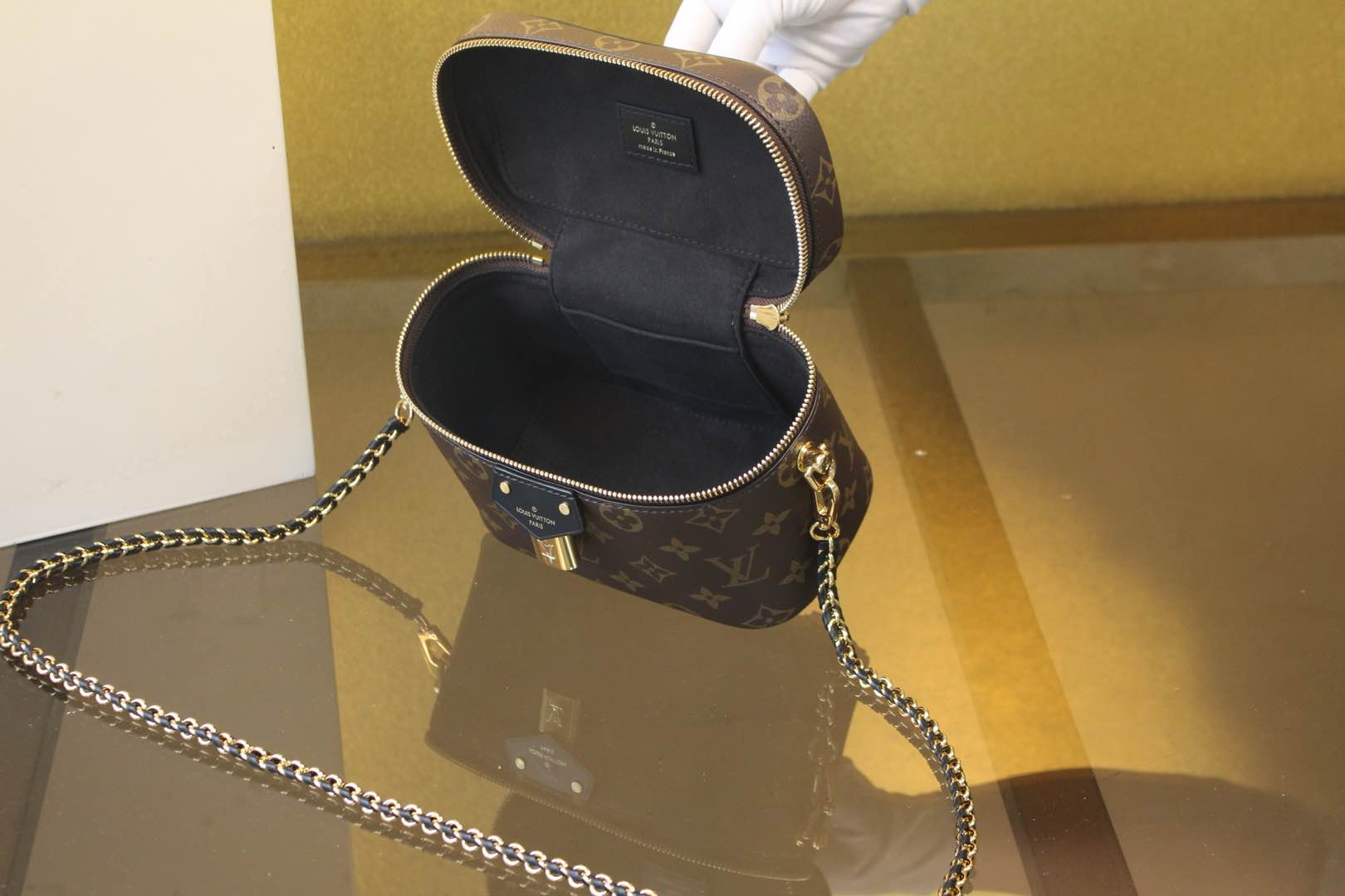 Bagsaaa LV M47128 Vanity PM Monogram - 19cm