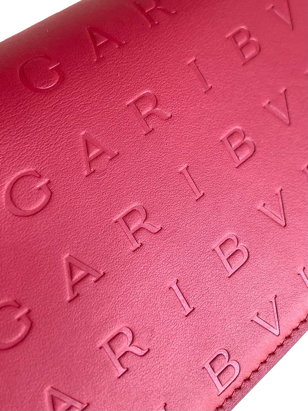 Bagsaaa Bulgari Red Embossed Crossbody Bag - 19cm
