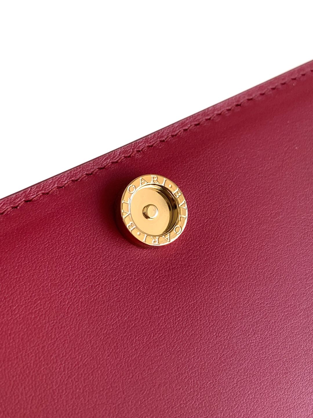 Bagsaaa Bulgari Red Embossed Crossbody Bag - 19cm