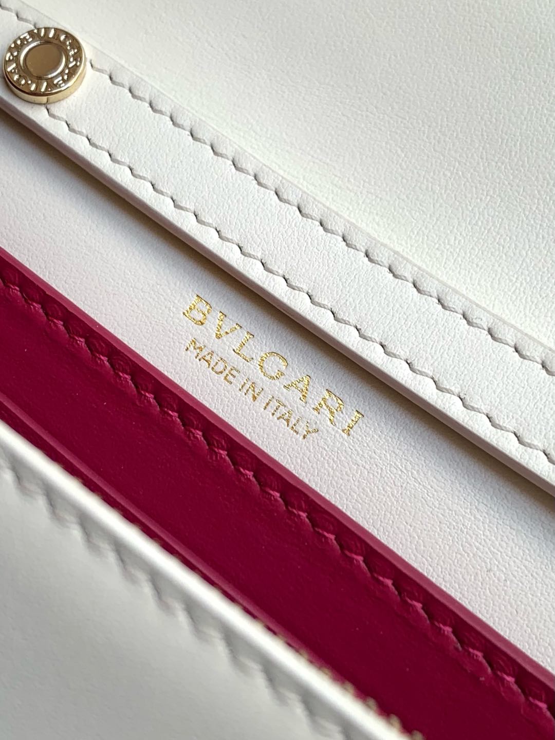 Bagsaaa Bulgari White Embossed Crossbody Bag - 19cm