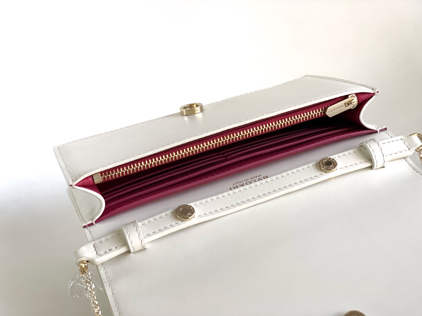 Bagsaaa Bulgari White Embossed Crossbody Bag - 19cm