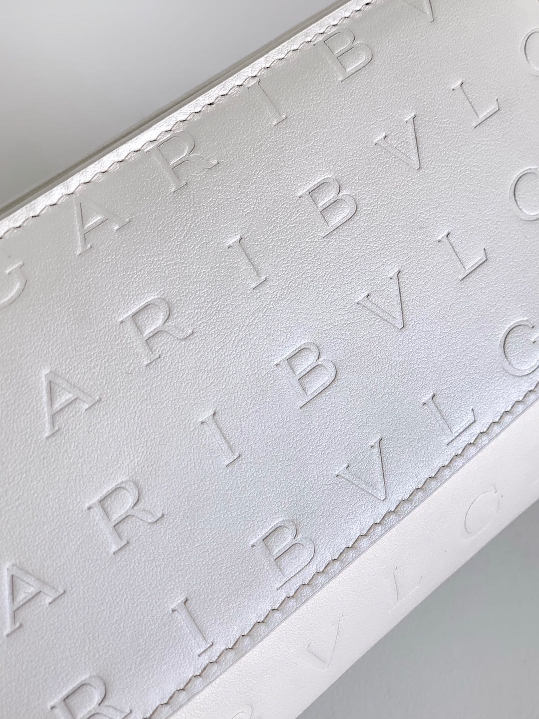 Bagsaaa Bulgari White Embossed Crossbody Bag - 19cm