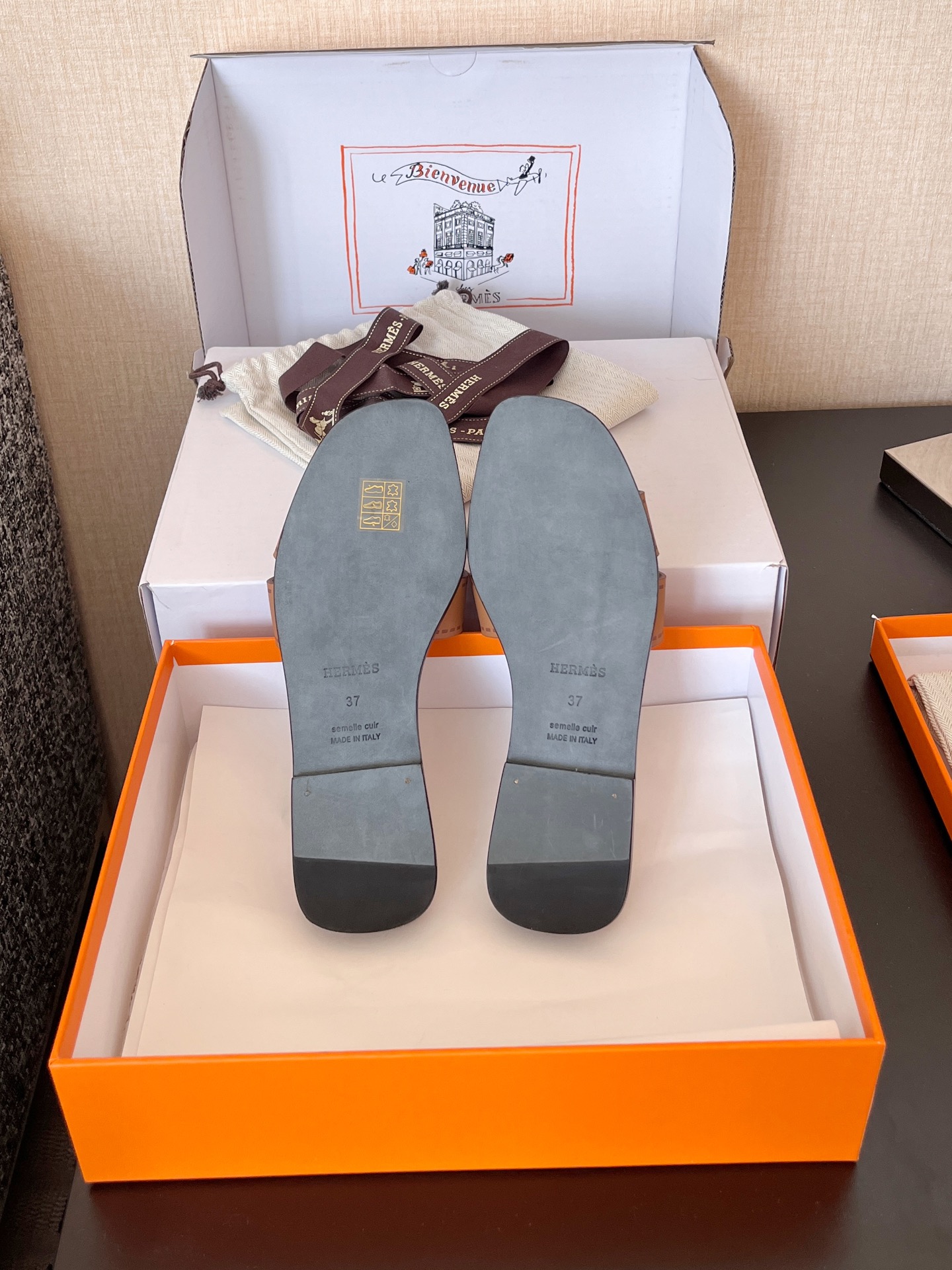 Bagsaaa H**me5 Idioma sandal brown